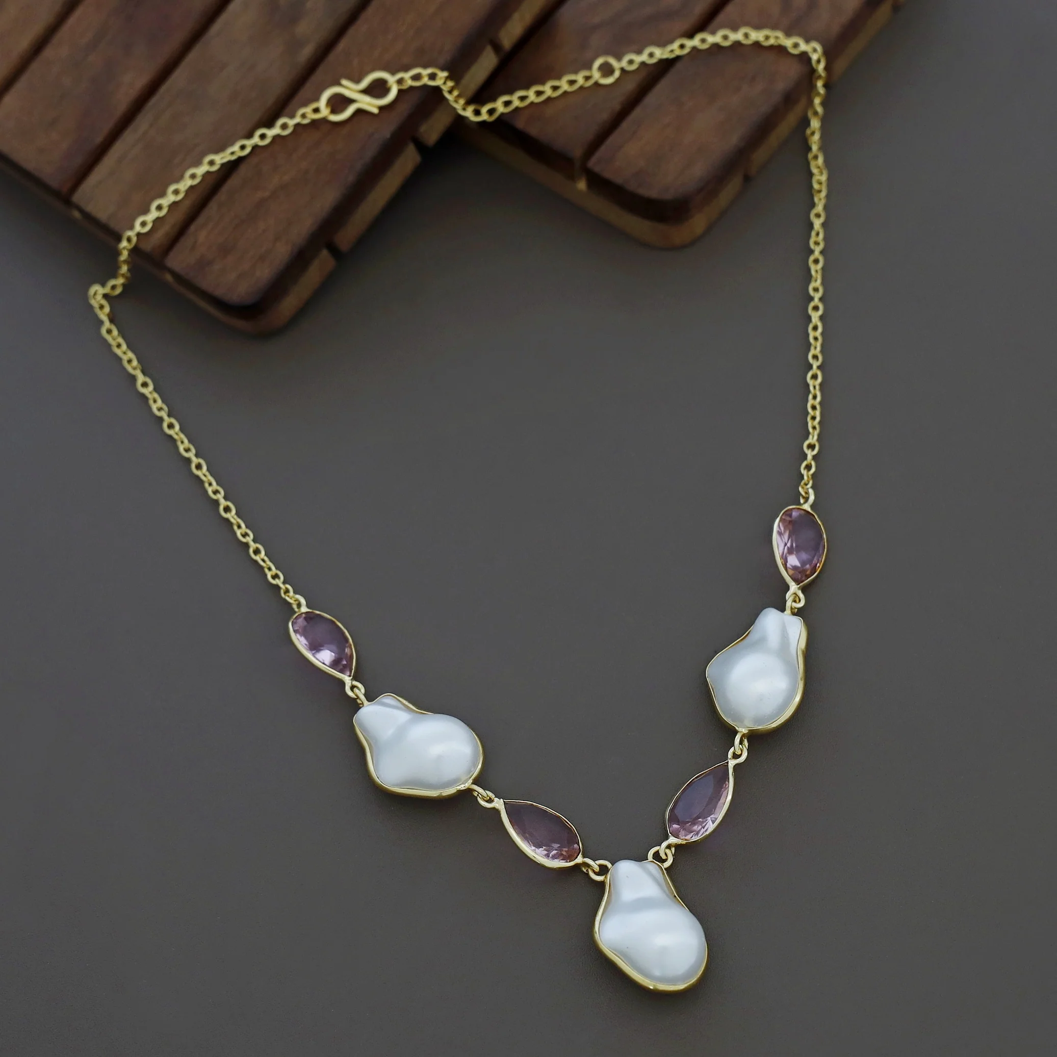Tara Glossy Baroque Neckpiece - Image 9