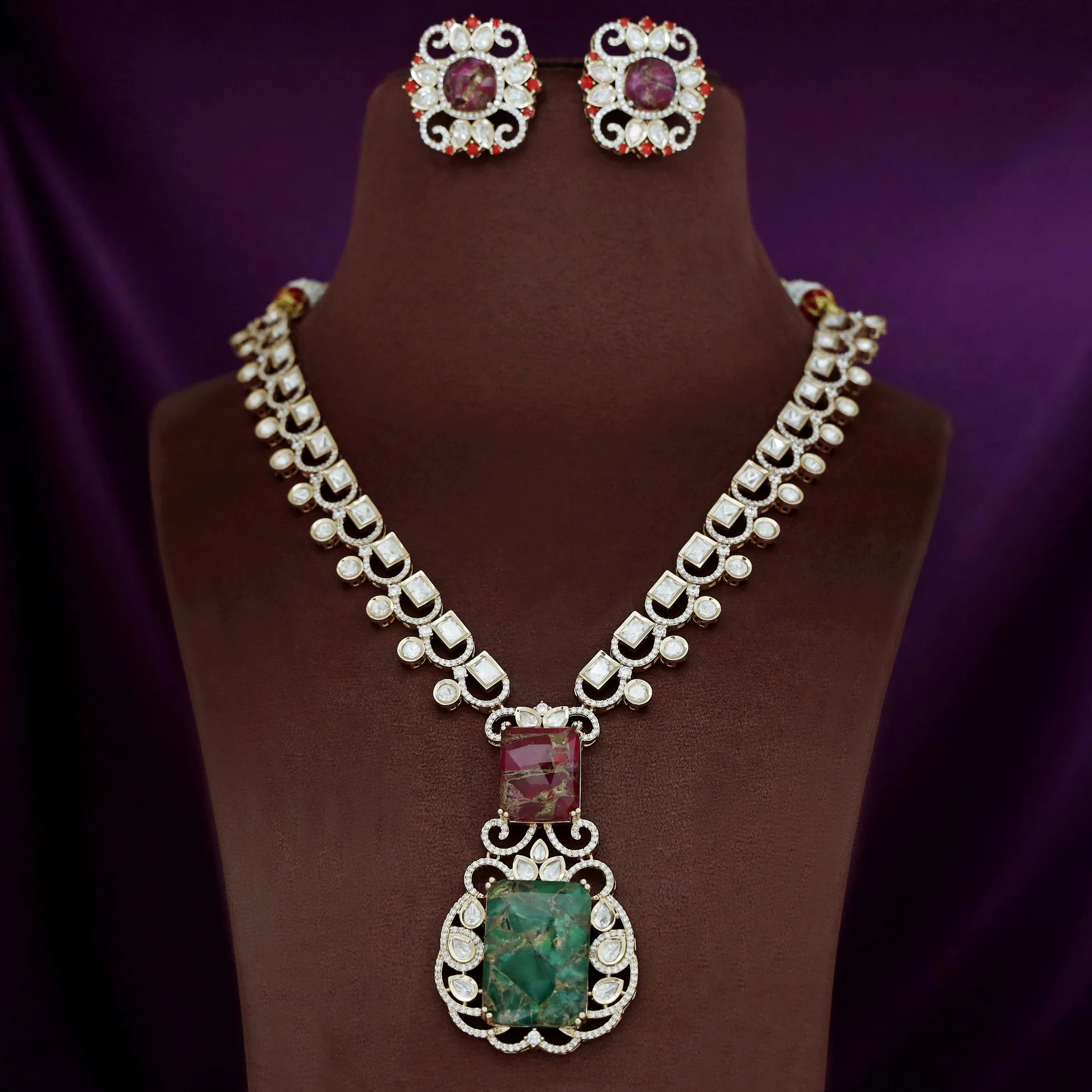Tarinika Kundan Stone Neckpiece With Earring - Image 4