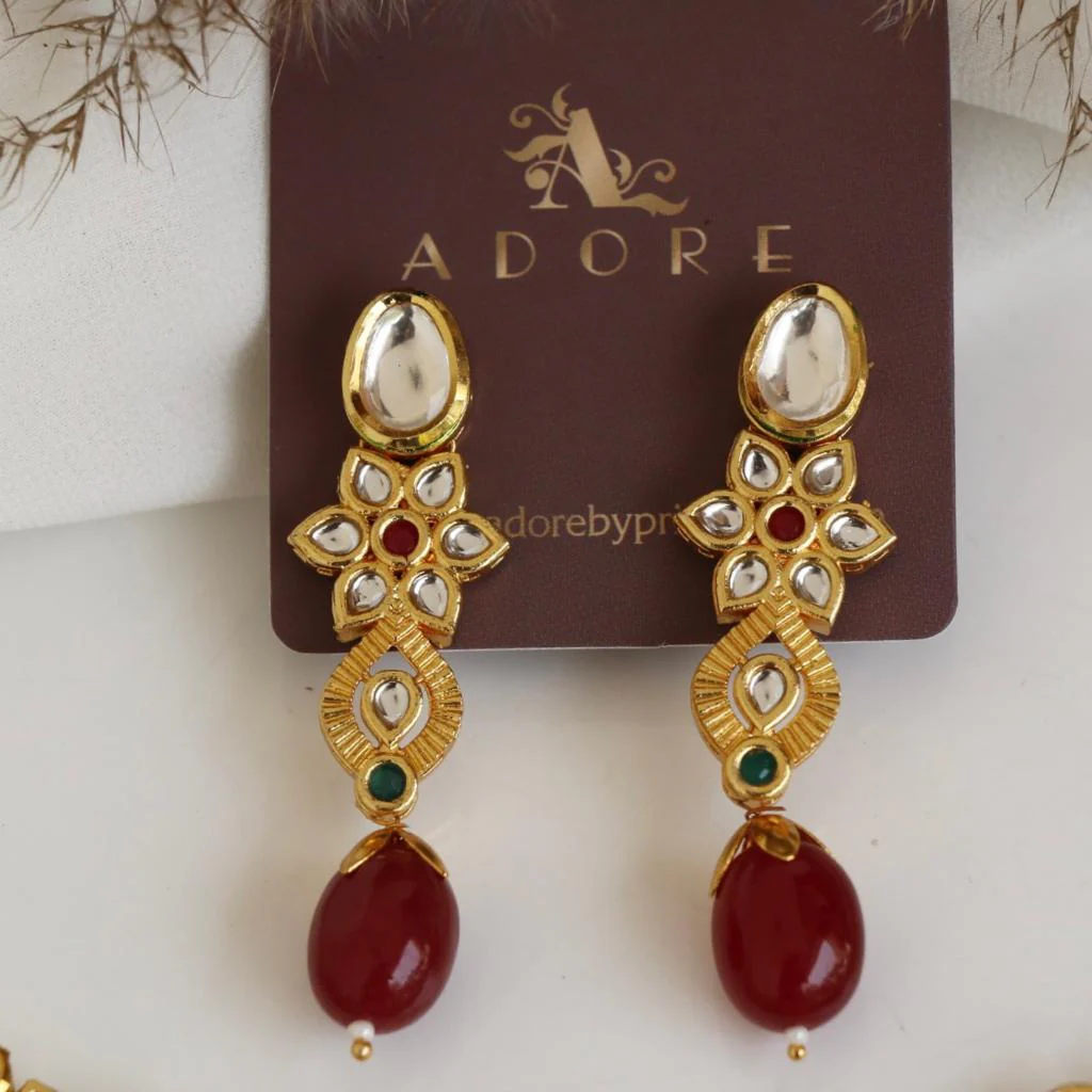Tasmika Flower Kundan Neckpiece With Earring - Image 5
