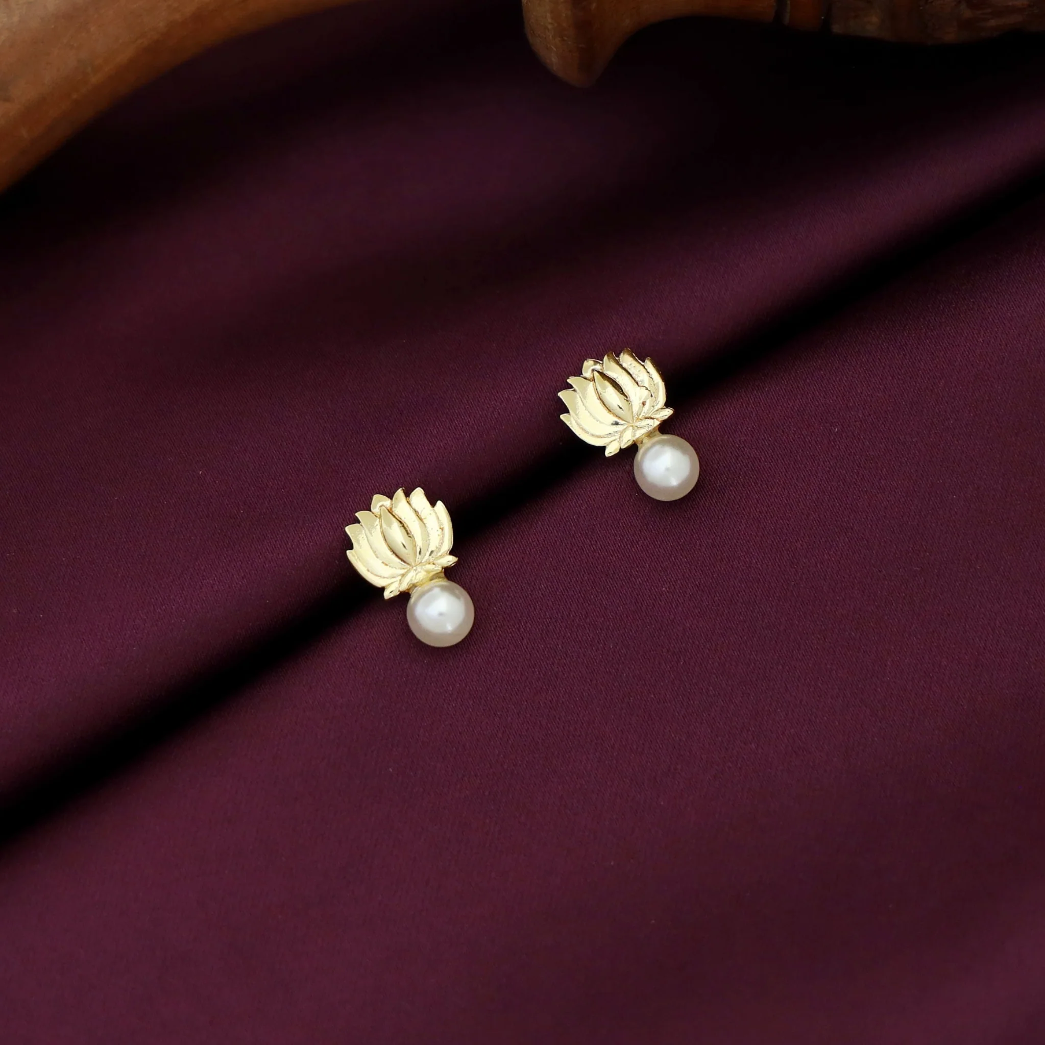 Telese Golden Lotus Pearl Stud - Image 2