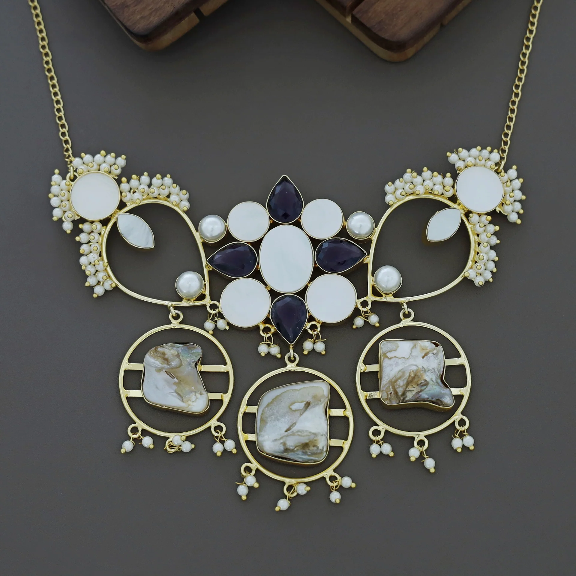 Temina Baroque + Glossy Stone + MOP Neckpiece - Image 5