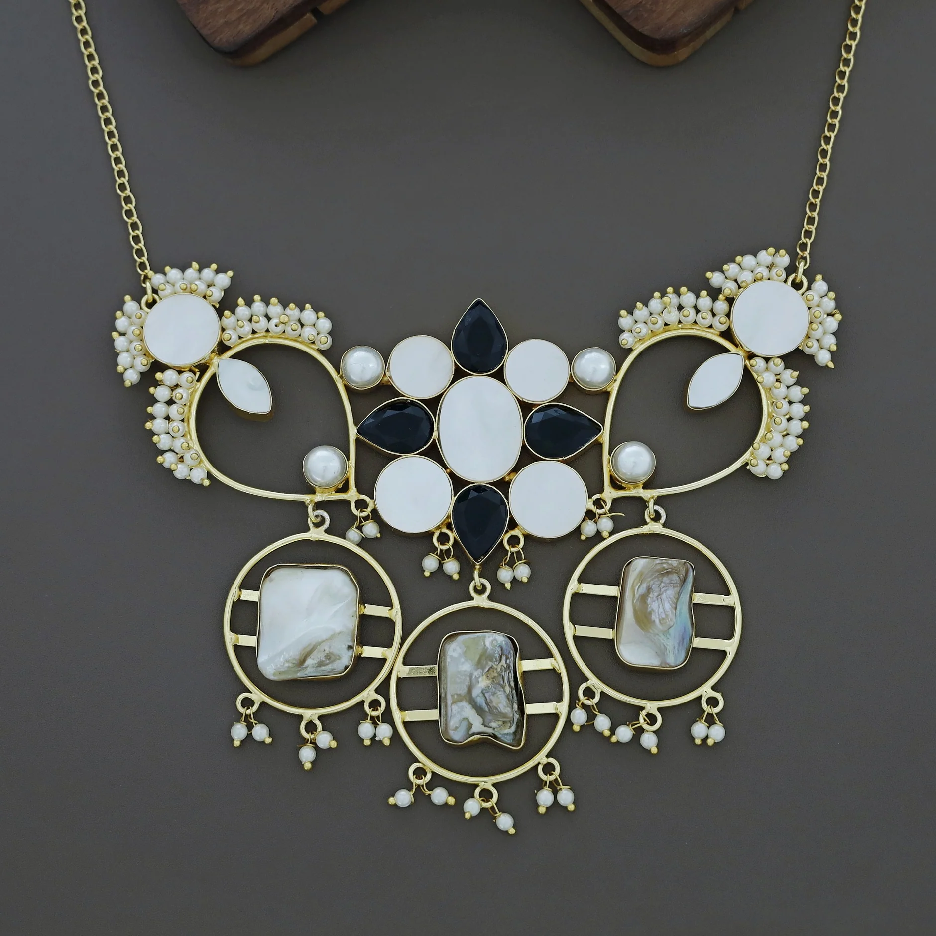 Temina Baroque + Glossy Stone + MOP Neckpiece - Image 6