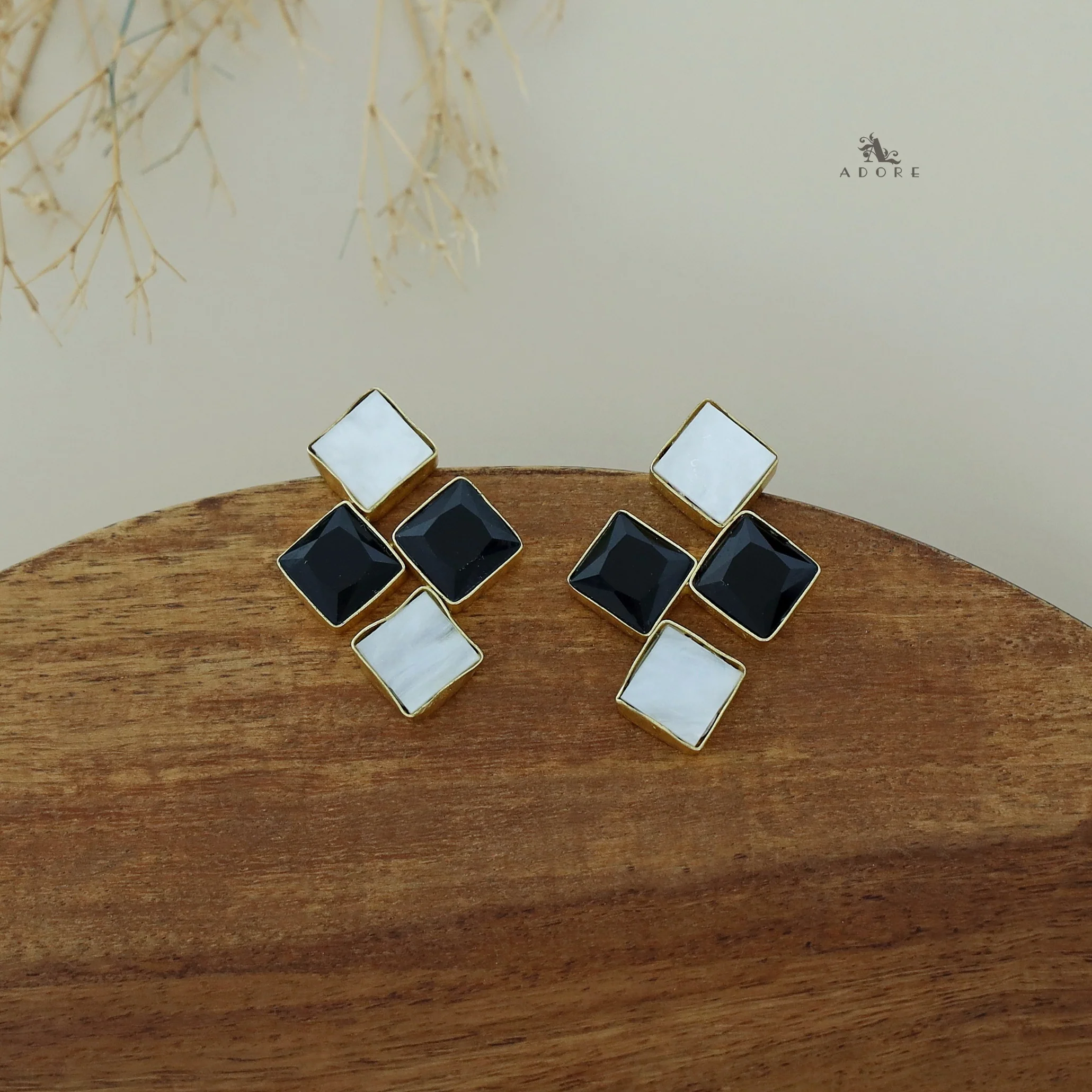 Tetra Diamond MOP + Glossy Earring - Image 8