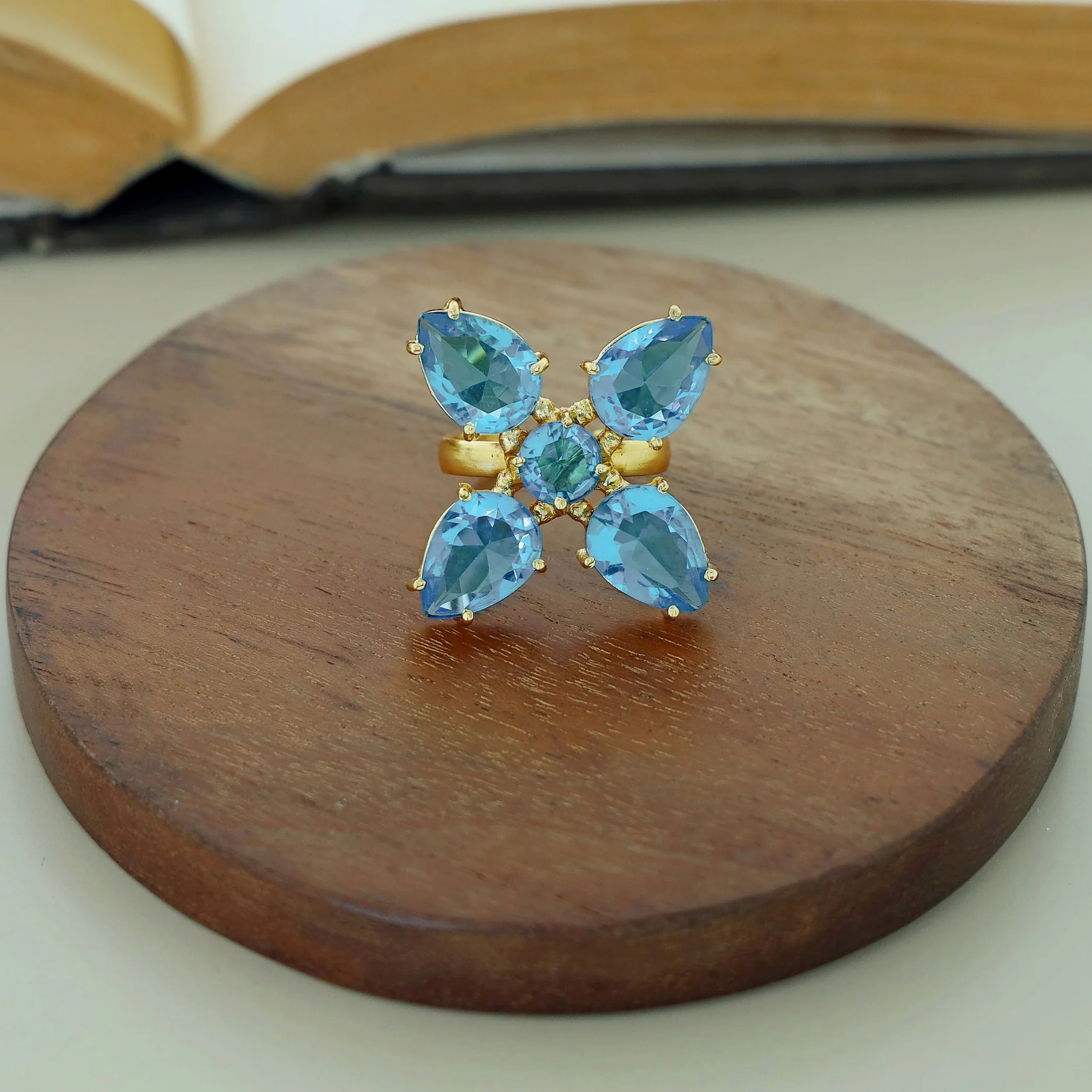 Tetra Glossy Flower Claw Ring - Image 12