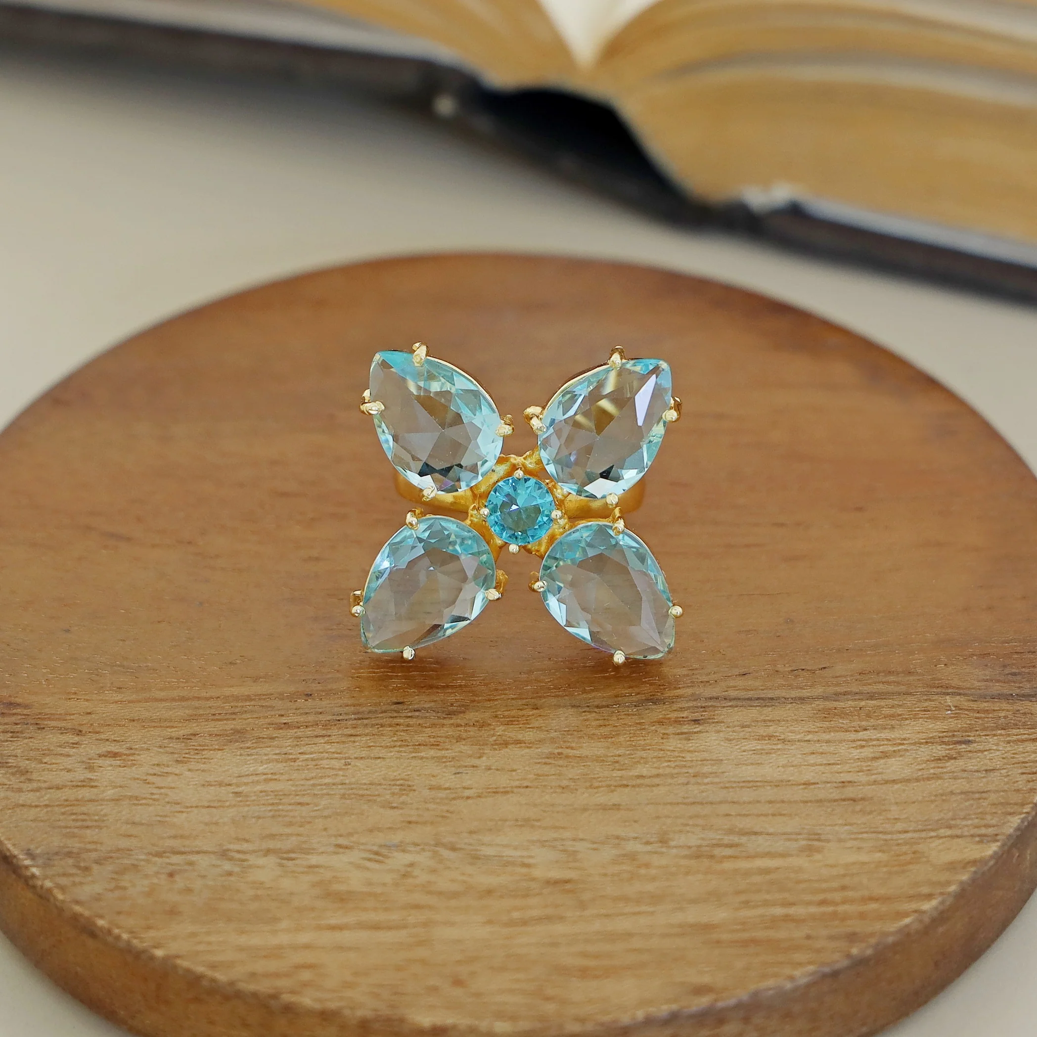Tetra Glossy Flower Claw Ring - Image 8