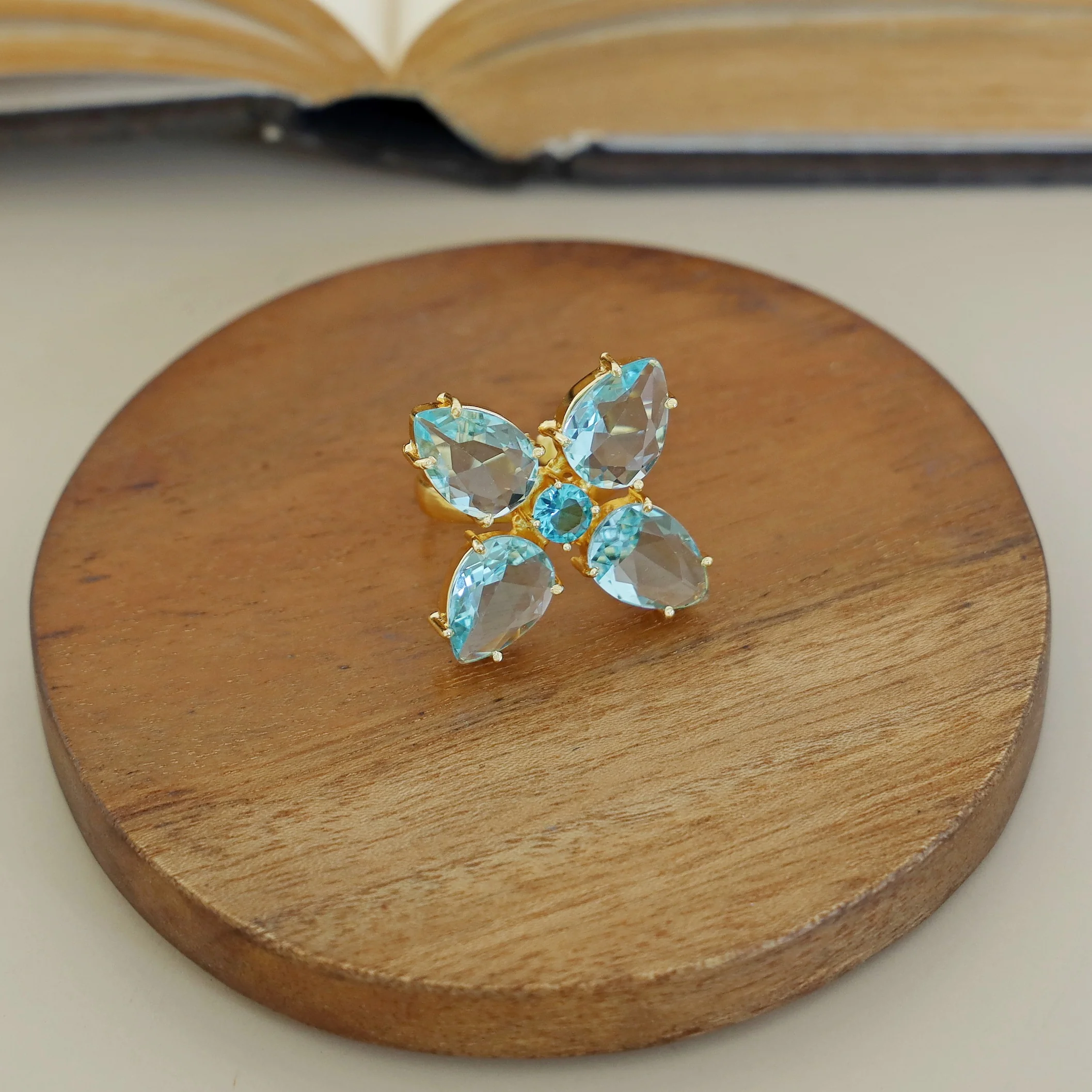 Tetra Glossy Flower Claw Ring - Image 9