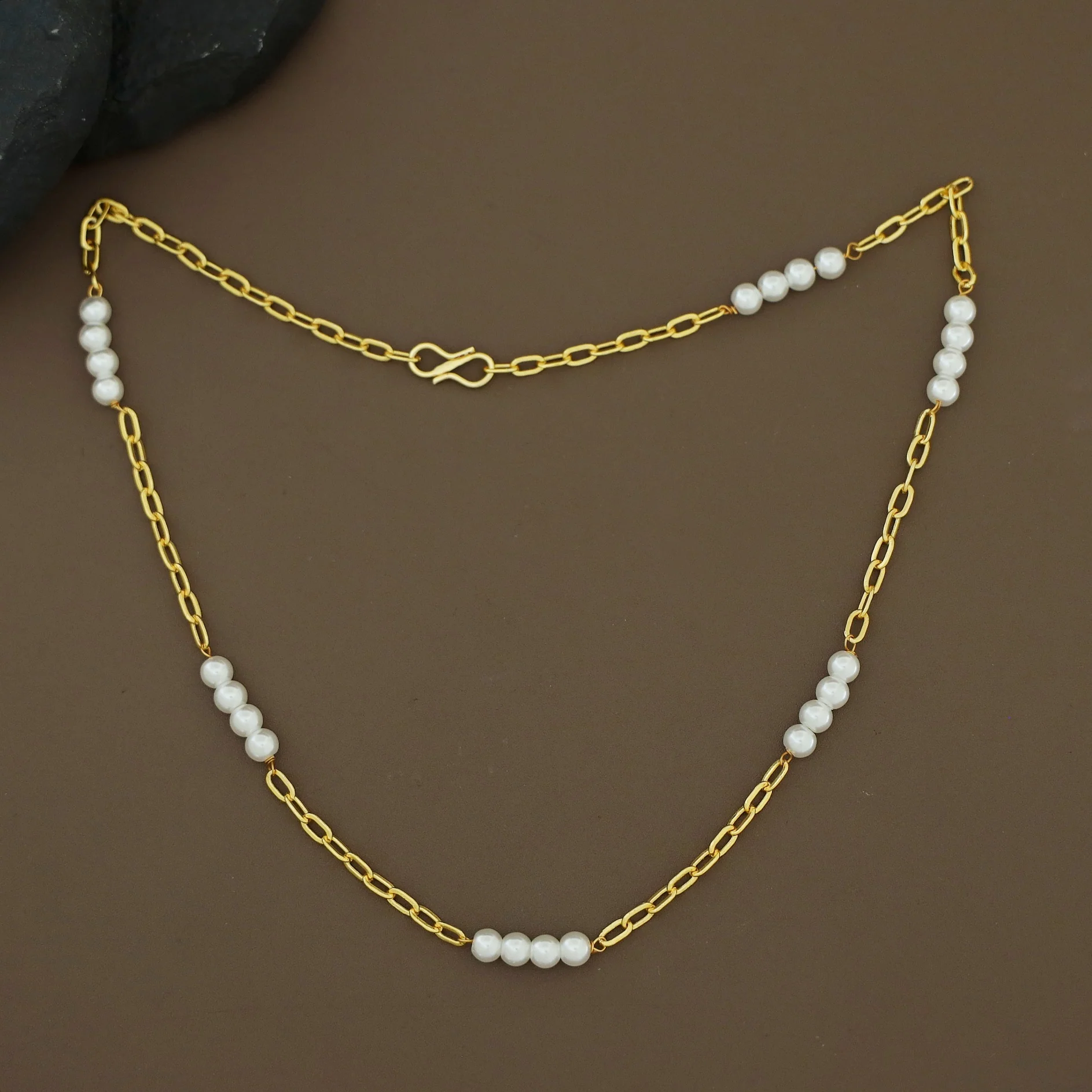 Eila Tetra Pearl Chain Neckpiece - Image 4