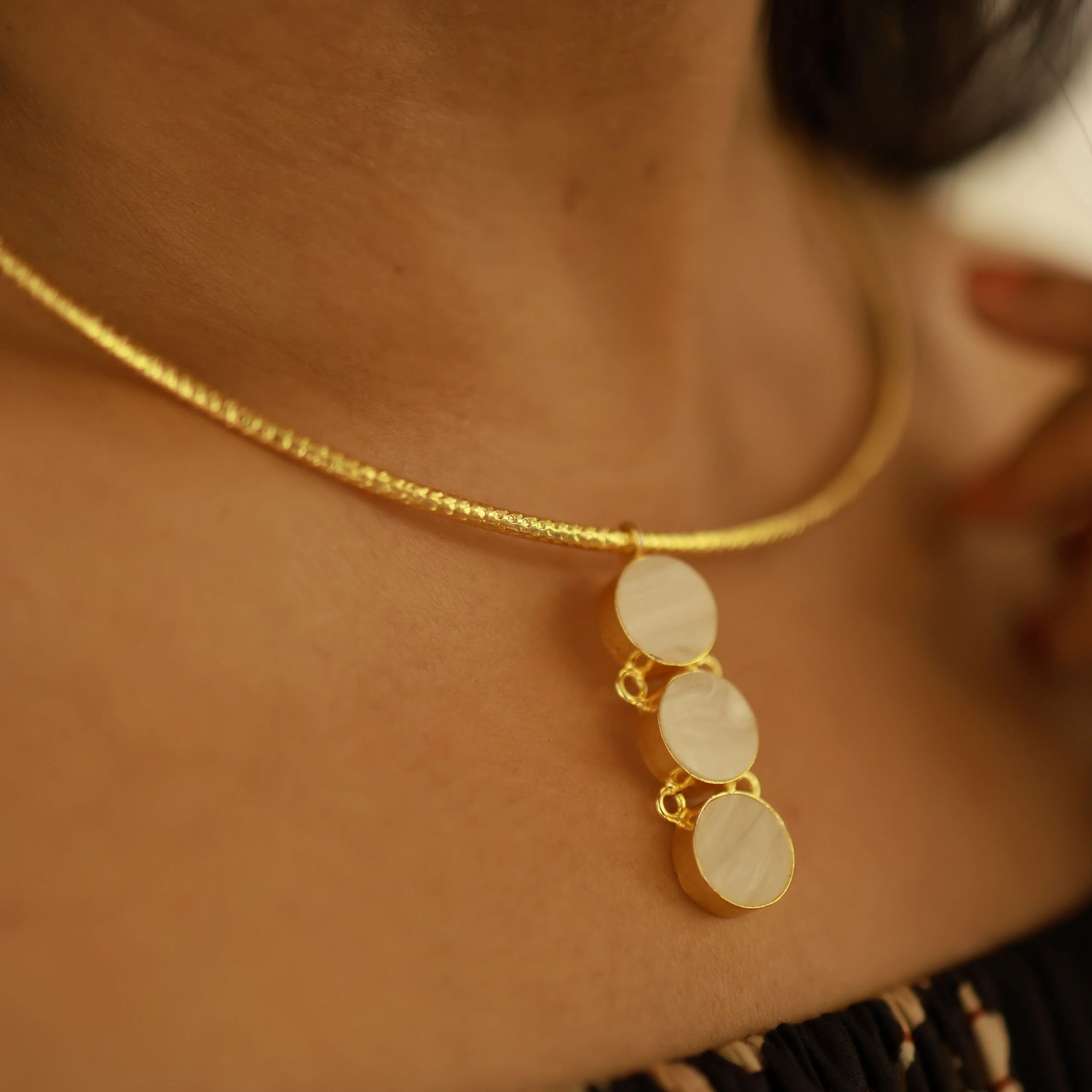 Textured Kendall 3 MOP Neck Cuff - Image 3
