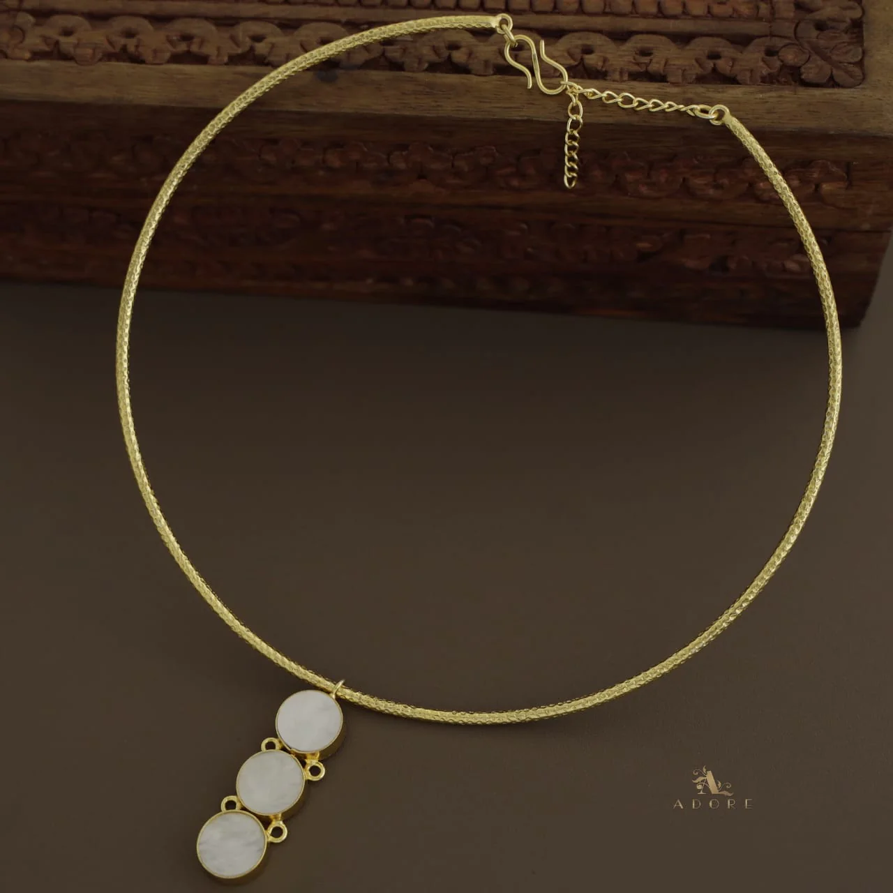 Textured Kendall 3 MOP Neck Cuff - Image 5