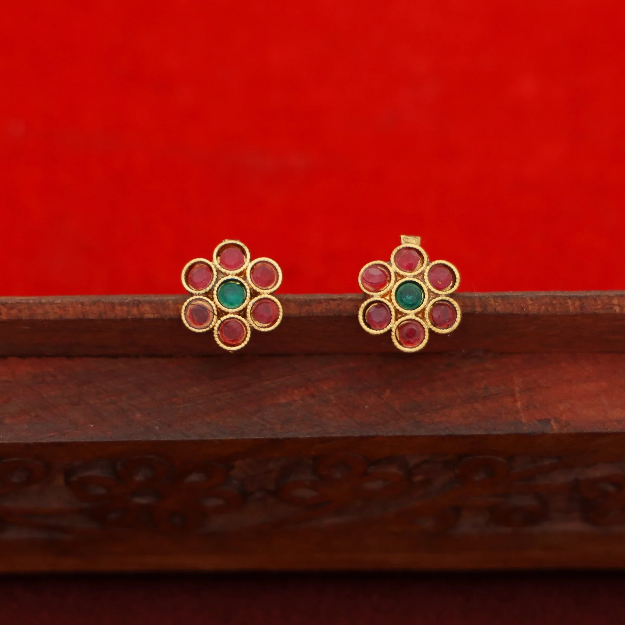 Thridha Golden Ball Flower Choker With Stud - Image 9