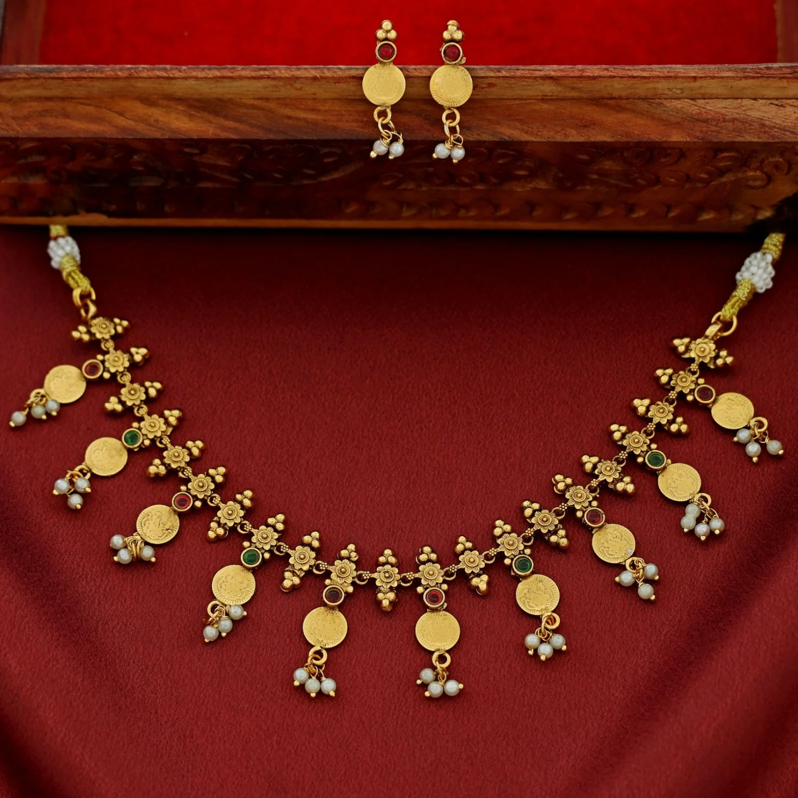 Thushara Kashi Pearl Short Neckpiece With Earring - Image 3