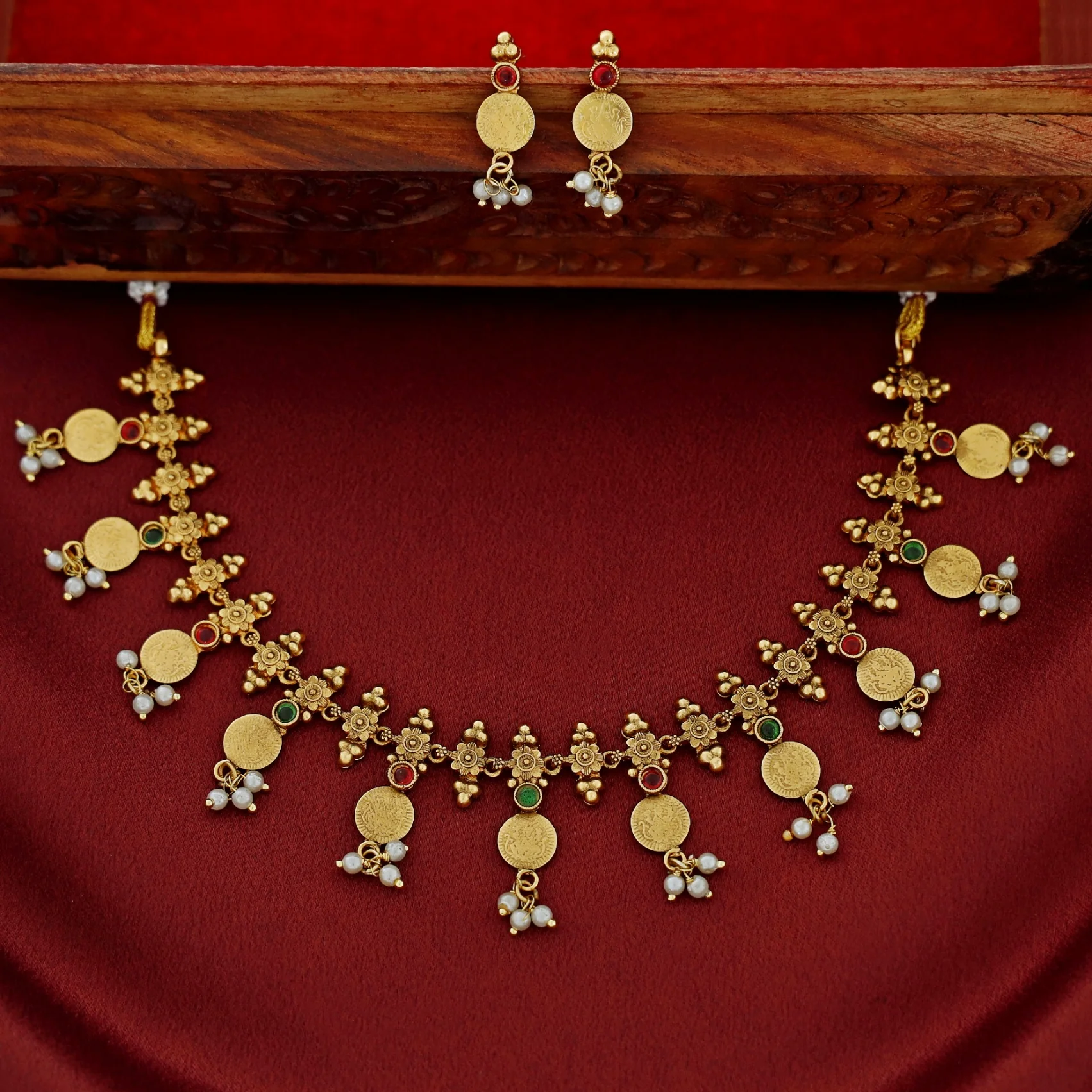Thushara Kashi Pearl Short Neckpiece With Earring - Image 5