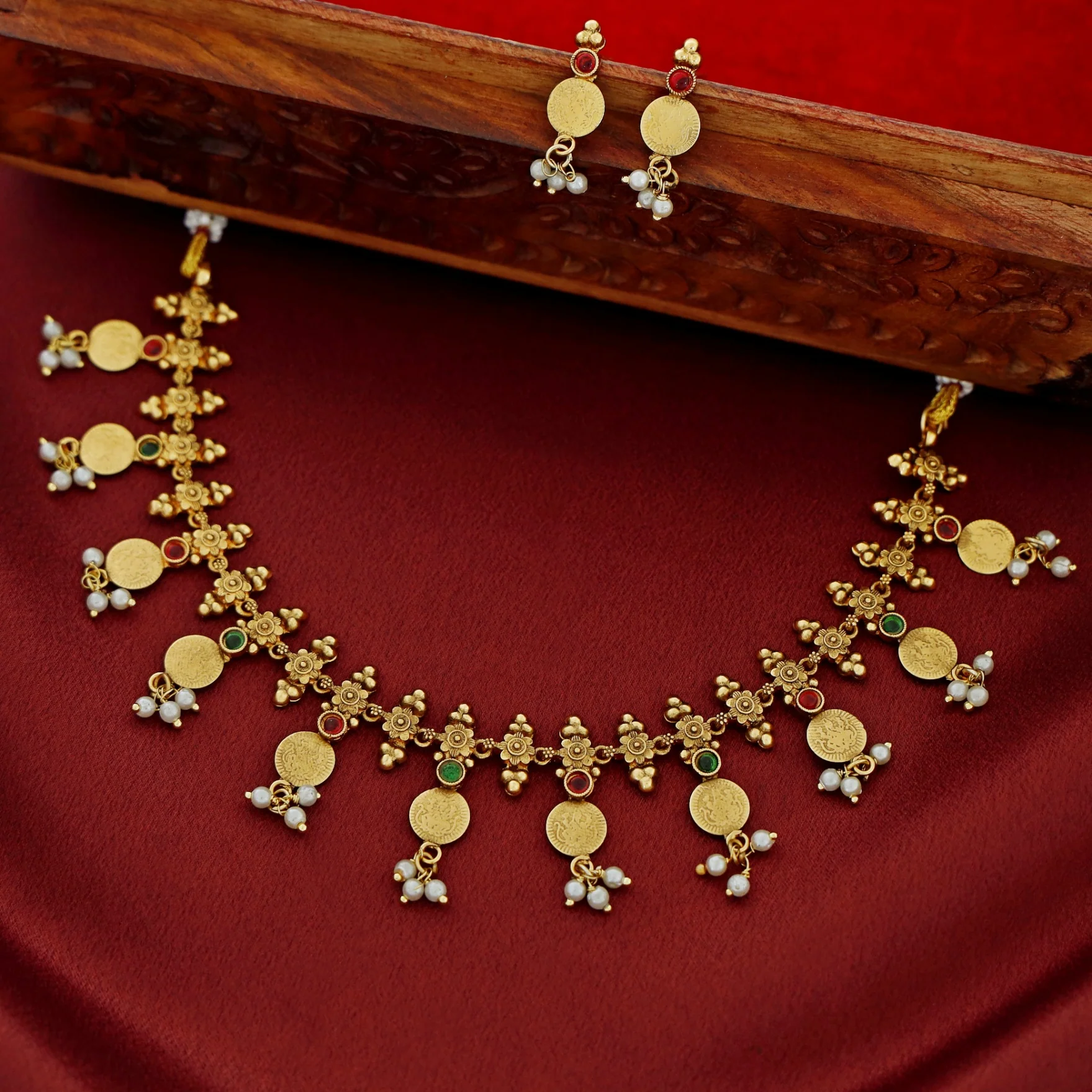 Thushara Kashi Pearl Short Neckpiece With Earring - Image 6