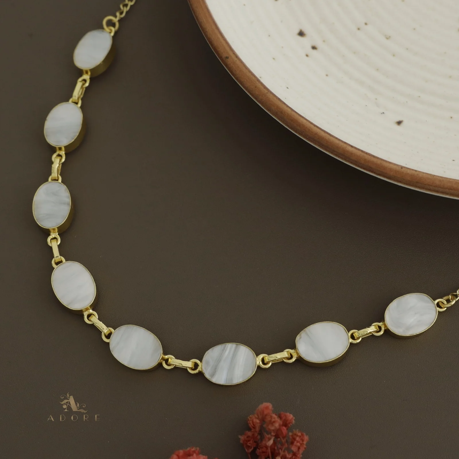 Tikara Oval Short Neckpiece / Choker - Image 3