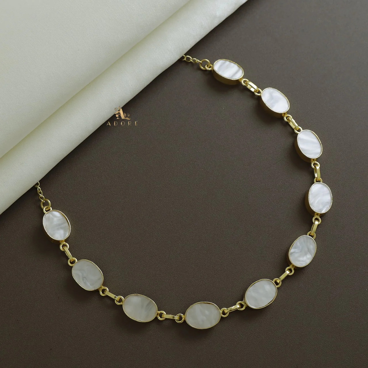 Tikara Oval Short Neckpiece / Choker - Image 4