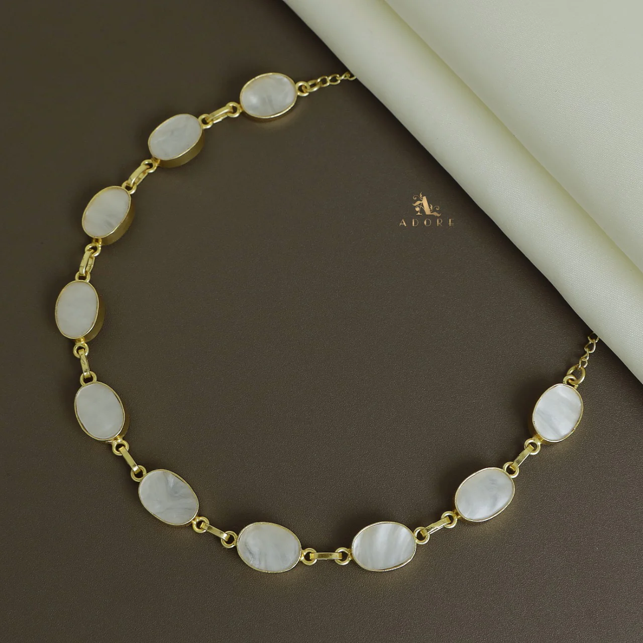 Tikara Oval Short Neckpiece / Choker - Image 5