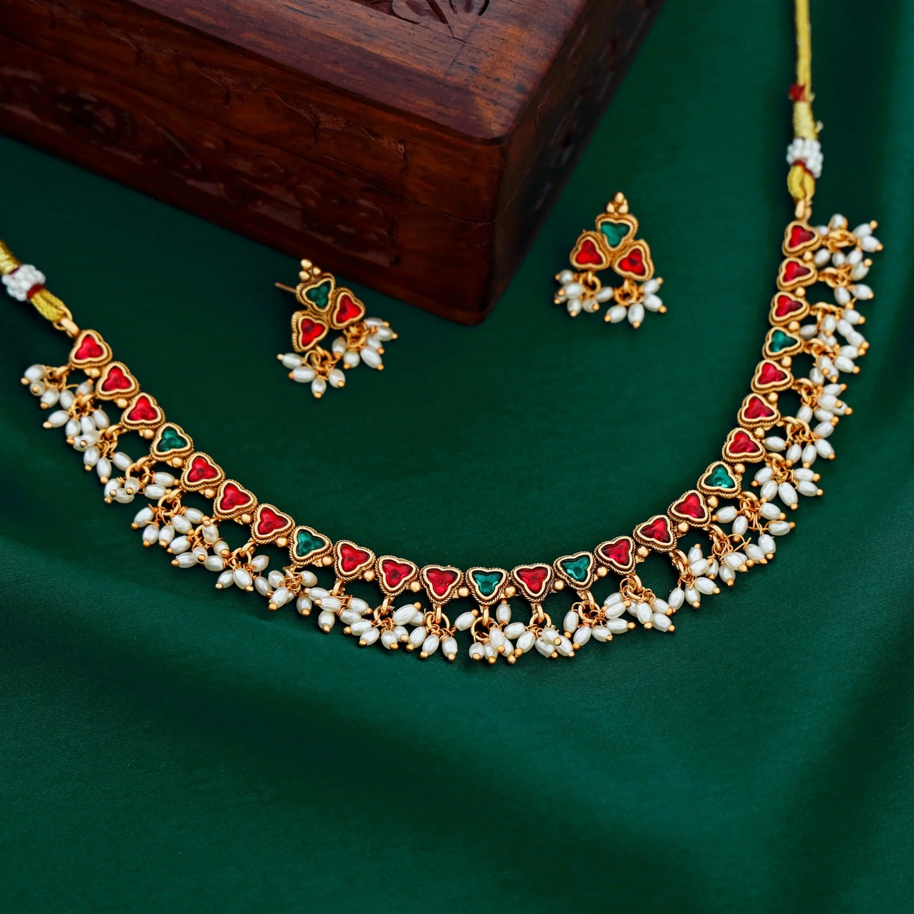 Triveni Pearl Neckpiece with Earring - Image 2