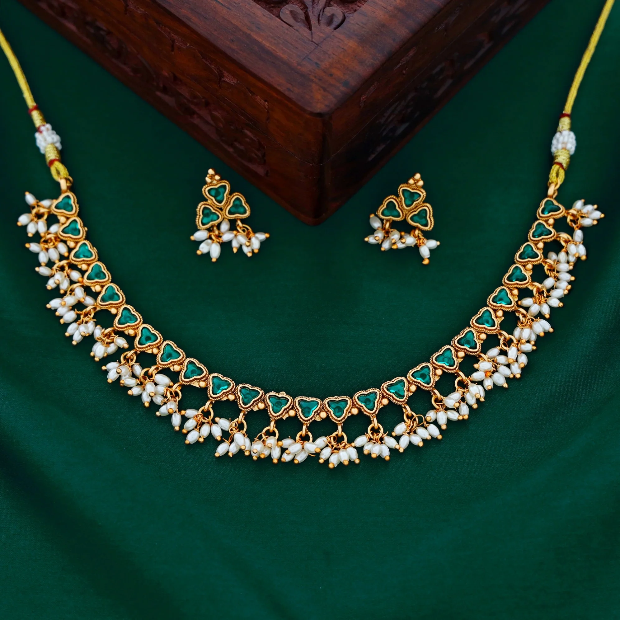 Triveni Pearl Neckpiece with Earring - Image 3