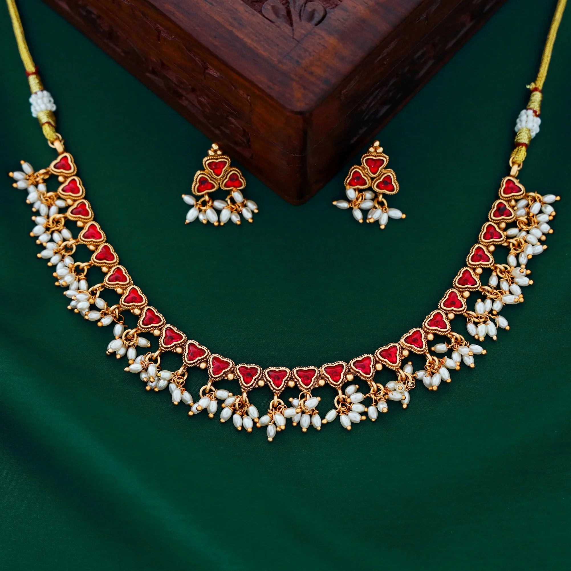 Triveni Pearl Neckpiece with Earring - Image 4