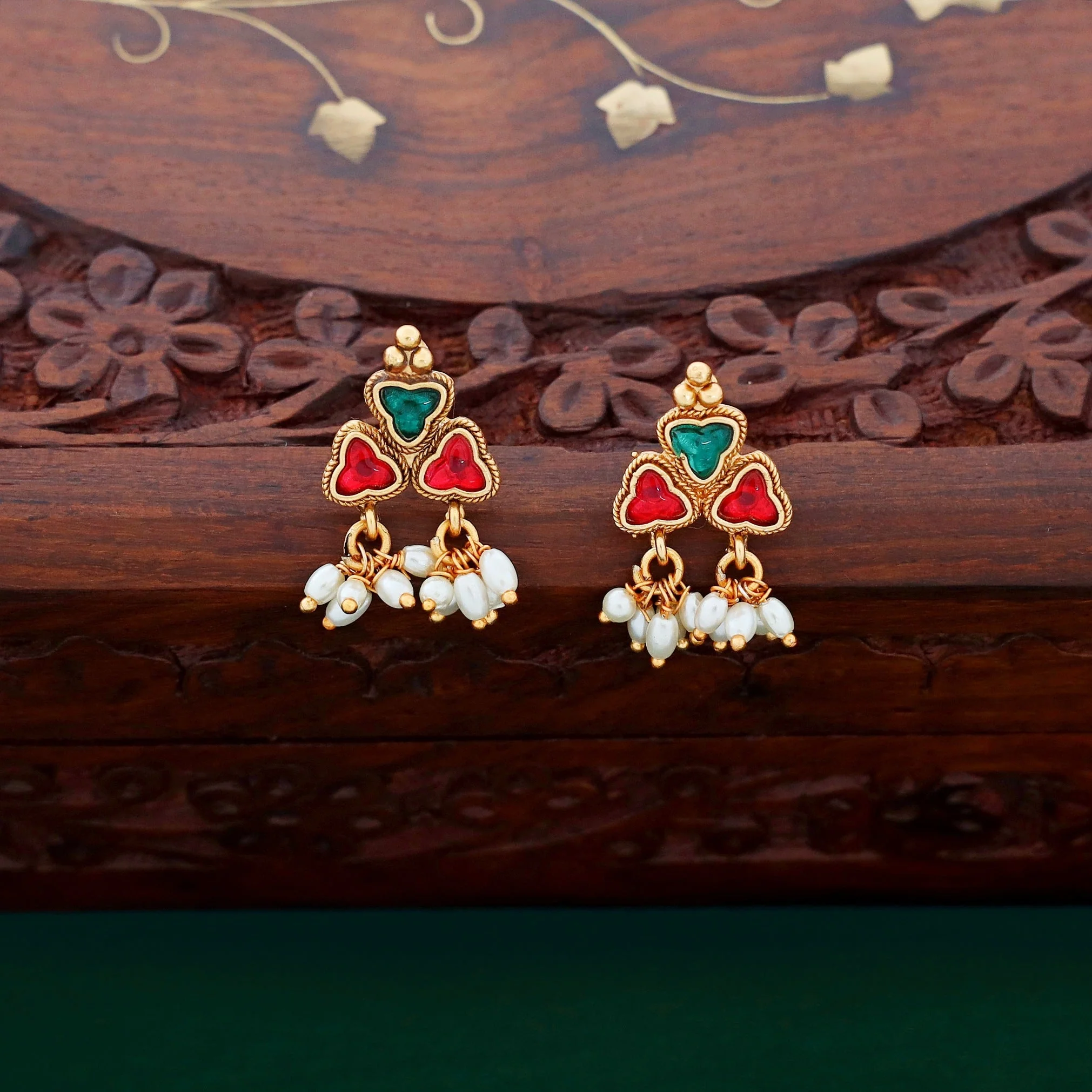 Triveni Pearl Neckpiece with Earring - Image 6