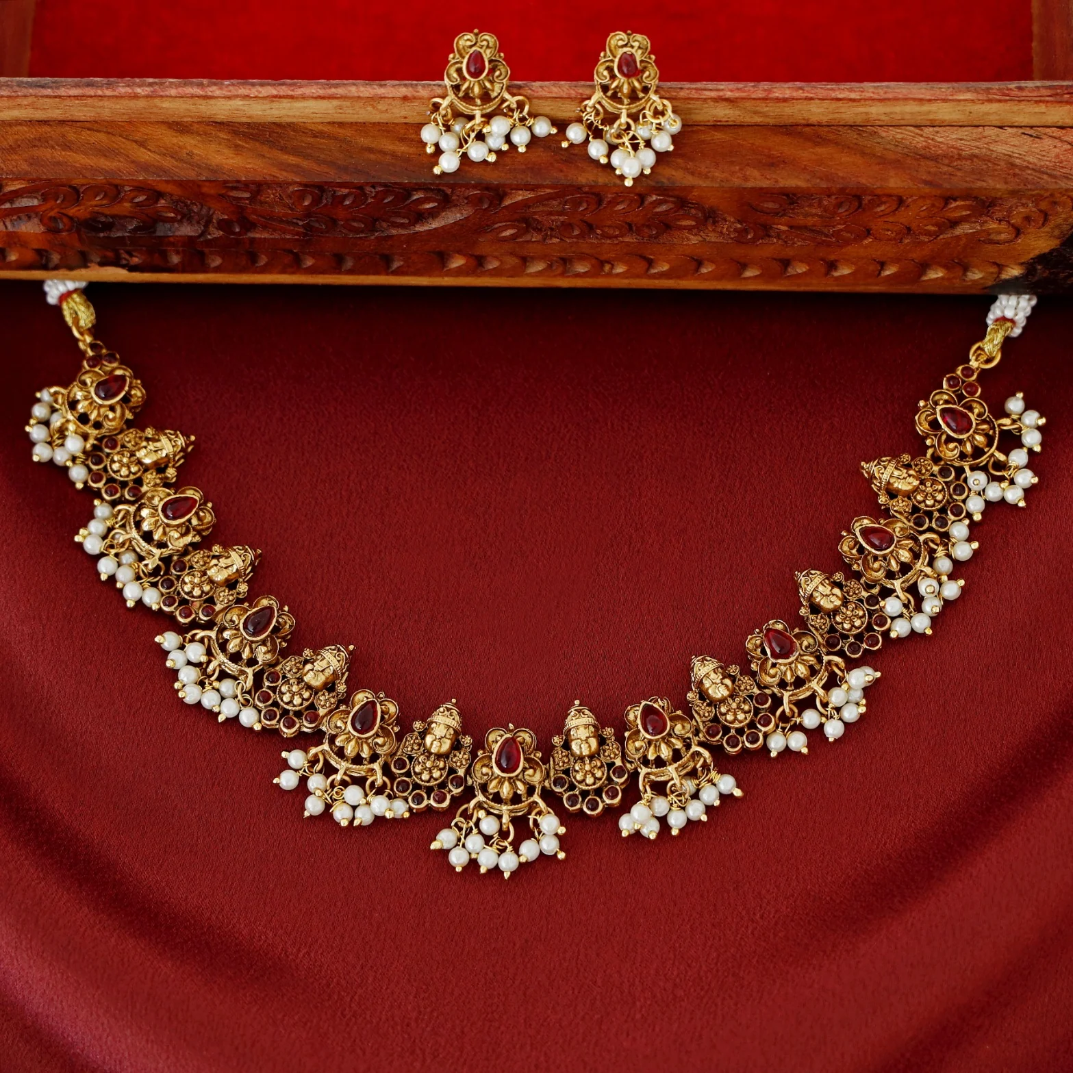 Tirupati Kemp Stone Pearl Short Neckpiece With Earring - Image 4