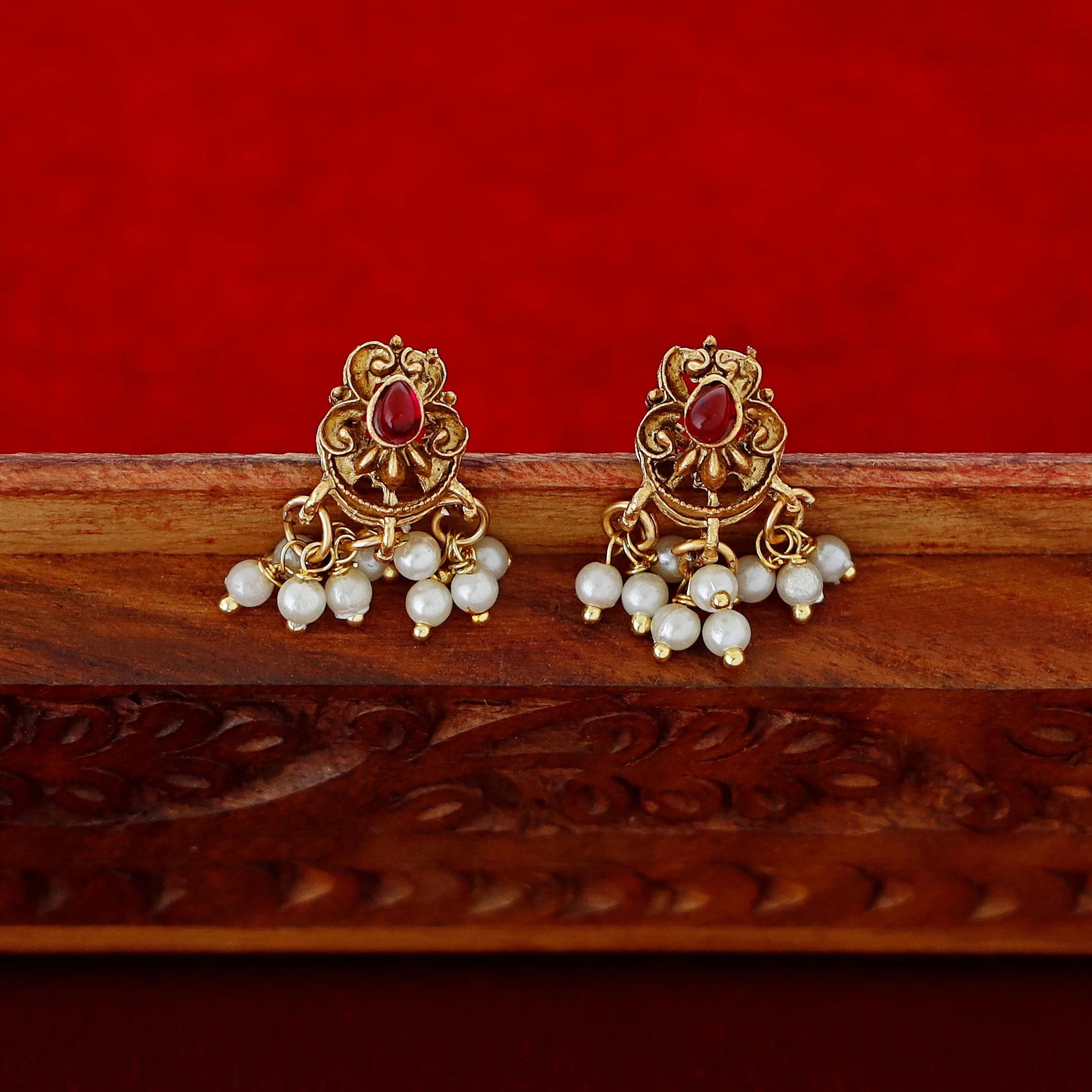 Tirupati Kemp Stone Pearl Short Neckpiece With Earring - Image 7