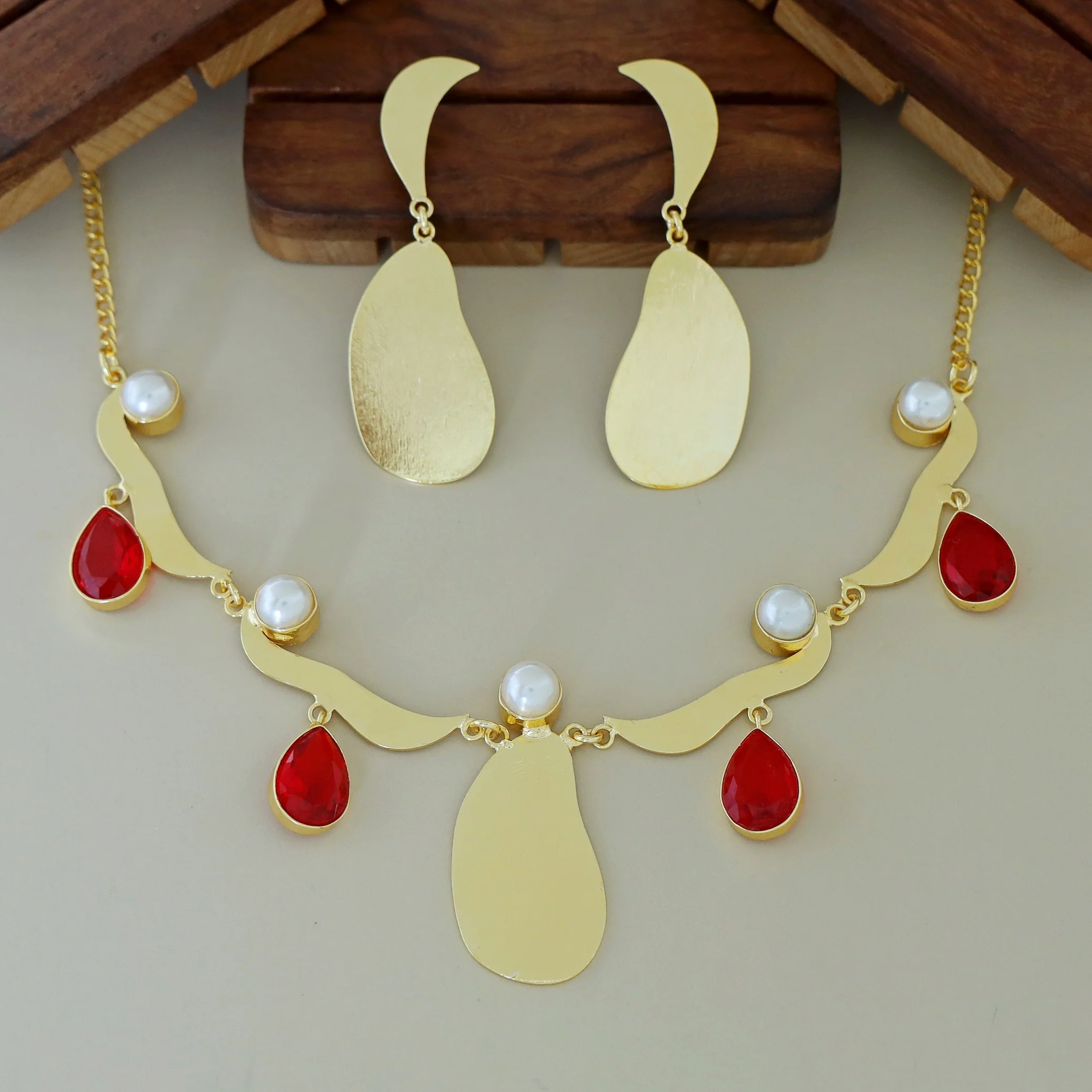 Tresaria Tetra Glossy 5 Pearl Neckpiece With Earring - Image 2