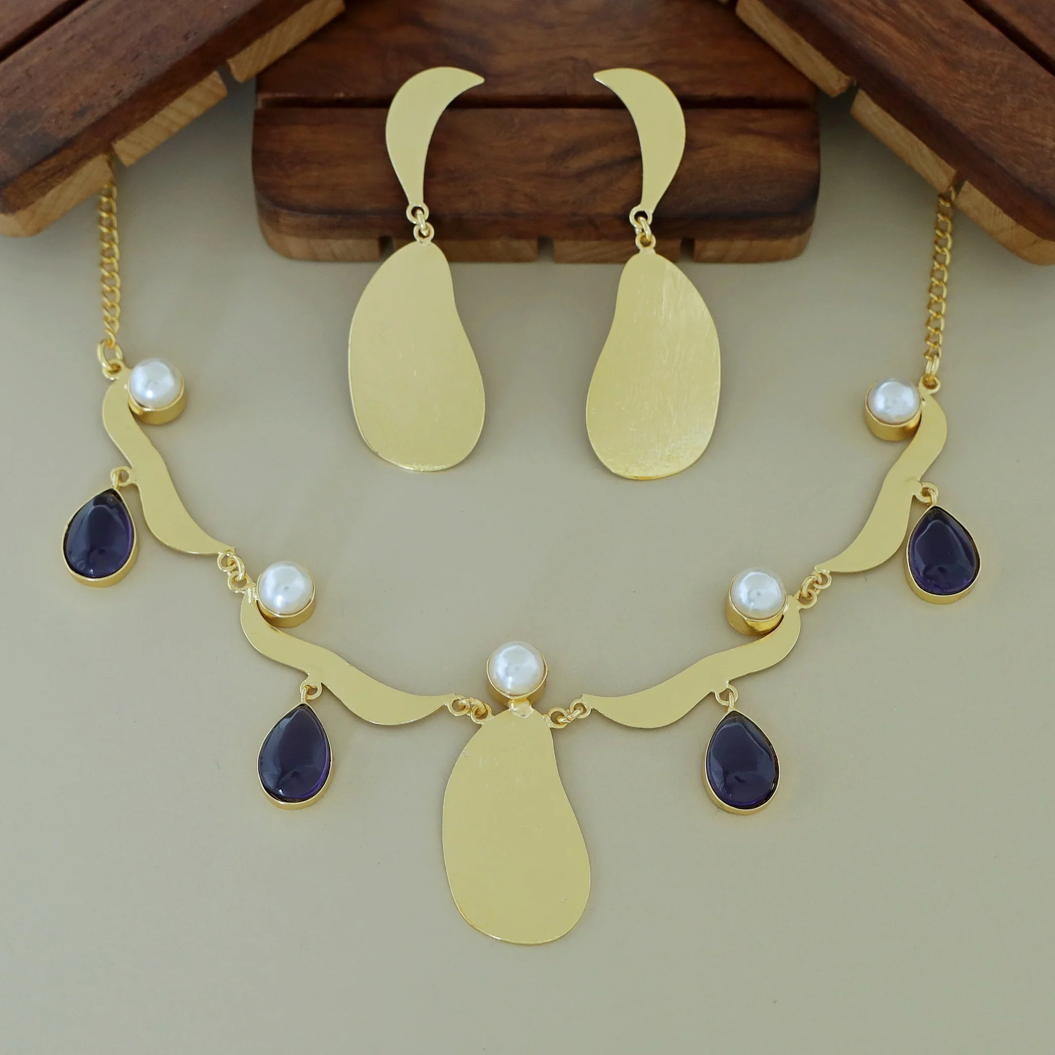 Tresaria Tetra Glossy 5 Pearl Neckpiece With Earring - Image 8