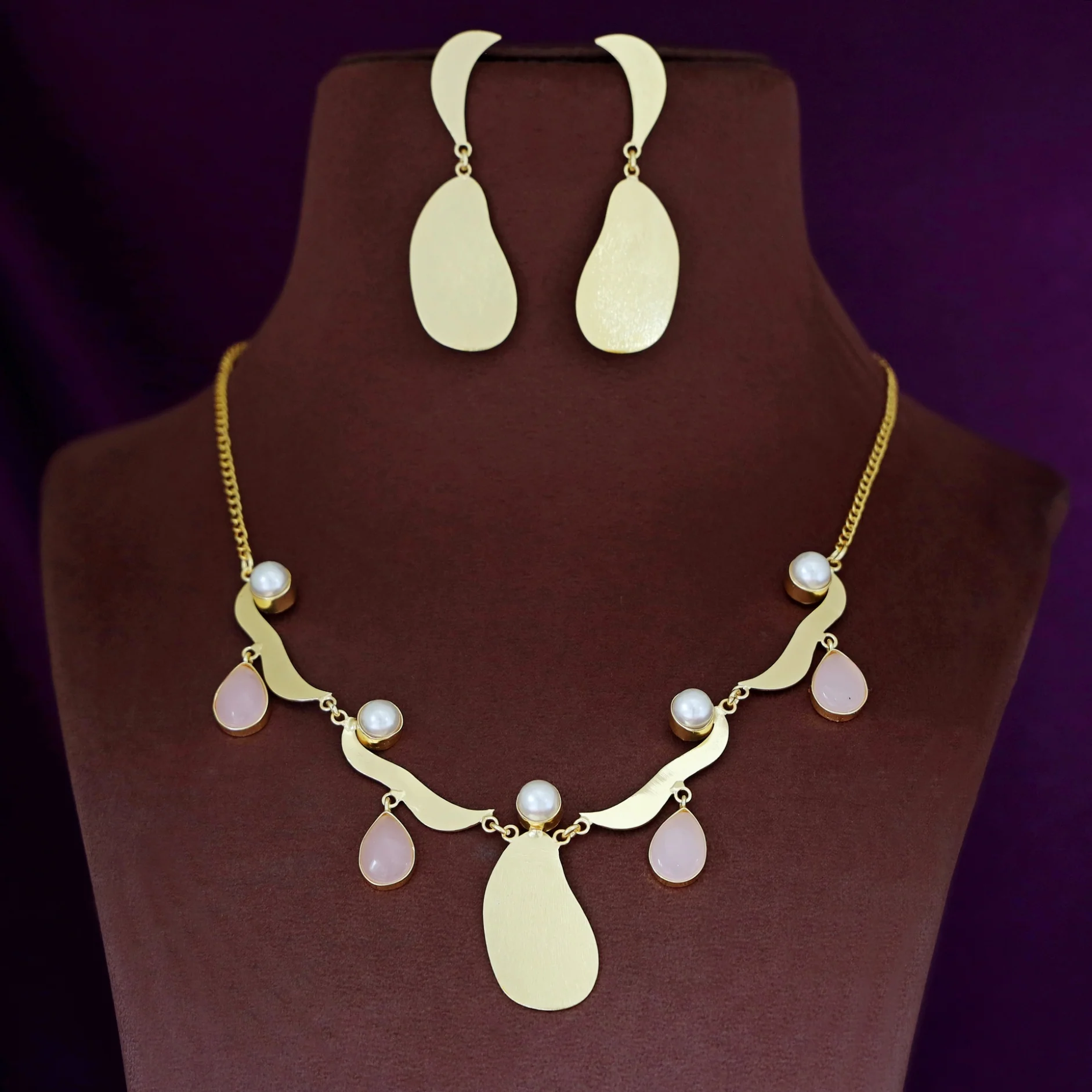 Tresaria Tetra Glossy 5 Pearl Neckpiece With Earring - Image 9