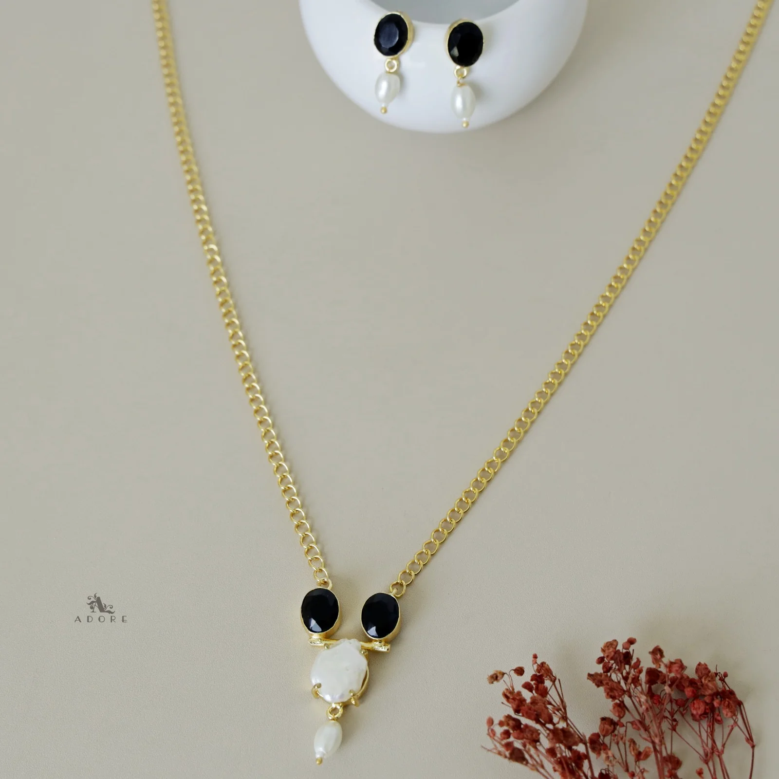 Tri Face Baroque Pearl Glossy Neckpiece with Earring - Image 10