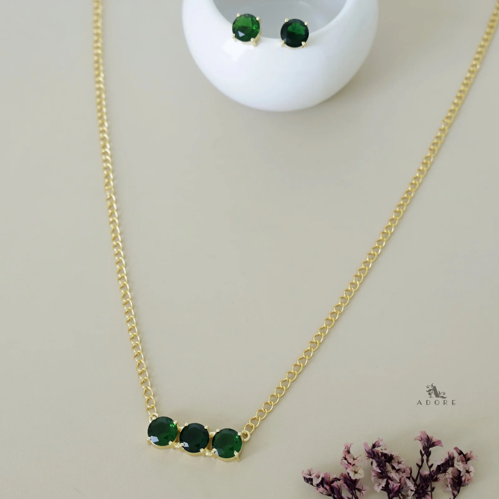 Tri Glossy Claw Stone Neckpiece with Studs - Image 2