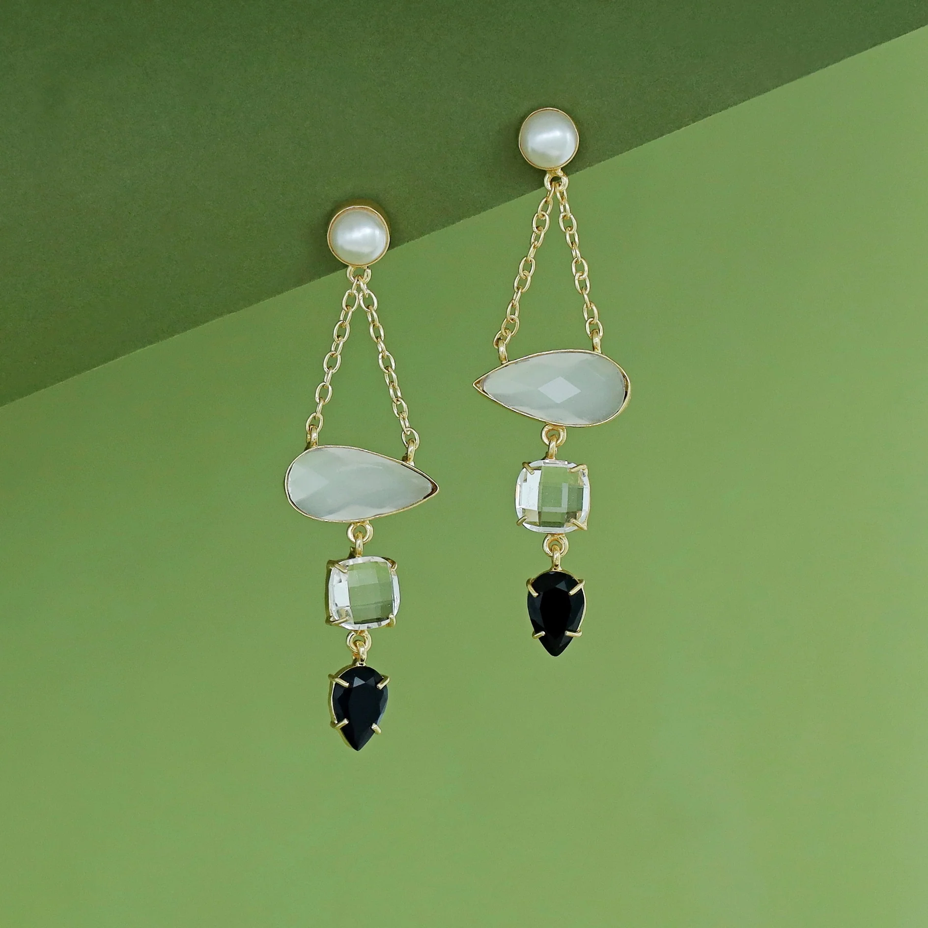 Tri Glossy Pearl Chainy Earring - Image 4
