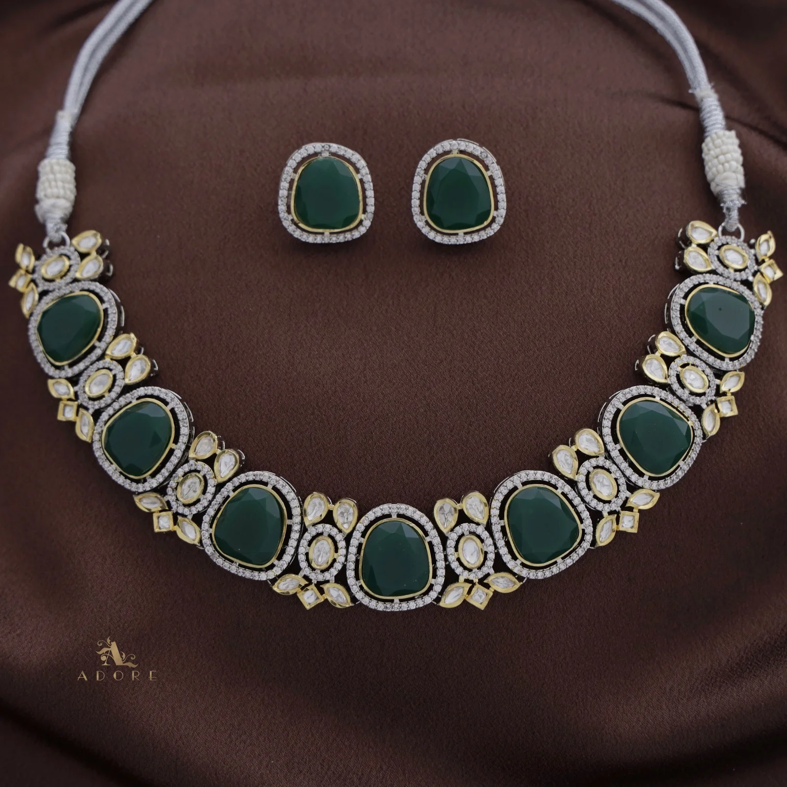 Trilokya Polki Kundan Neckpiece With Earring - Image 4