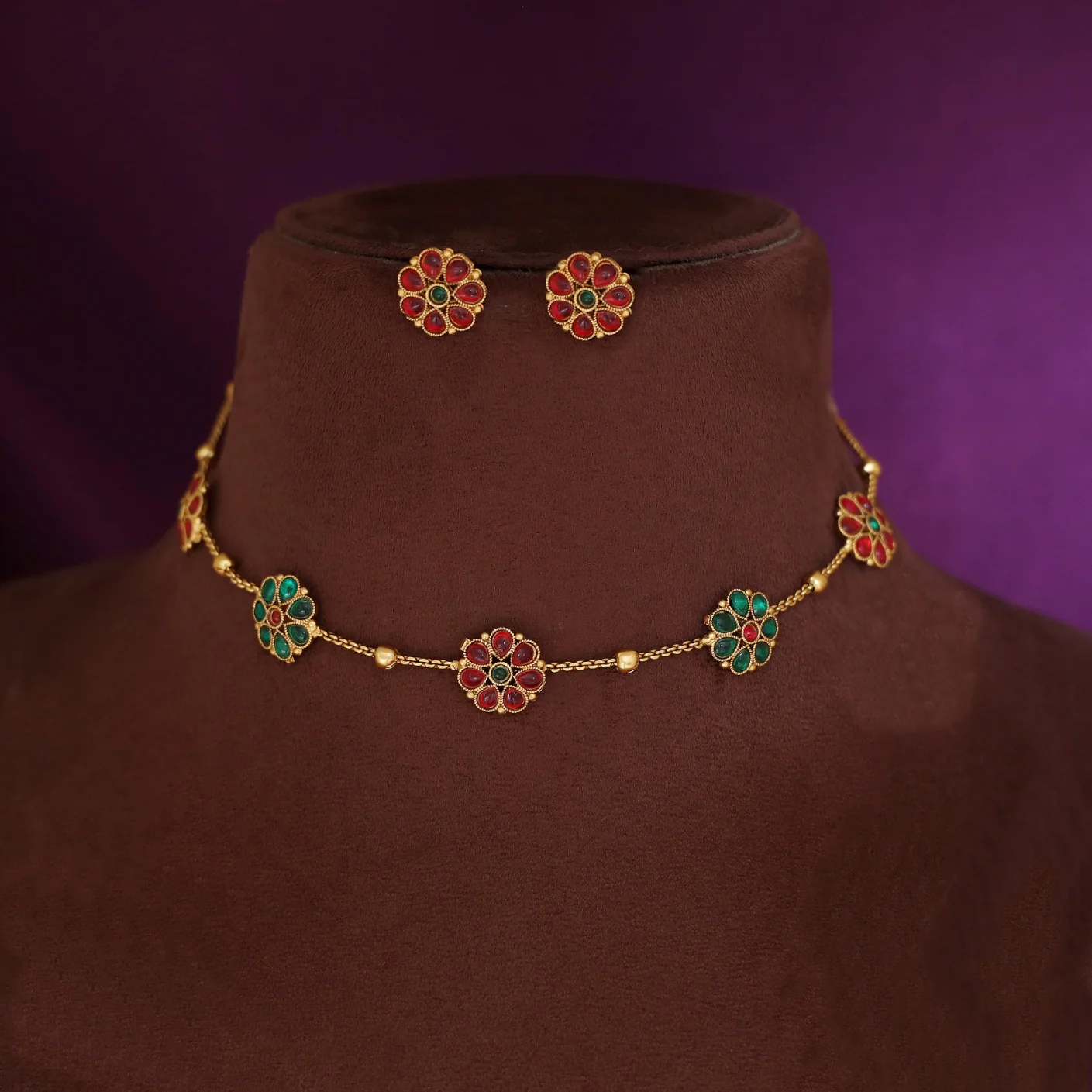 Trinayani 5 Flower Golden Ball Short Neckpiece With Stud - Image 2