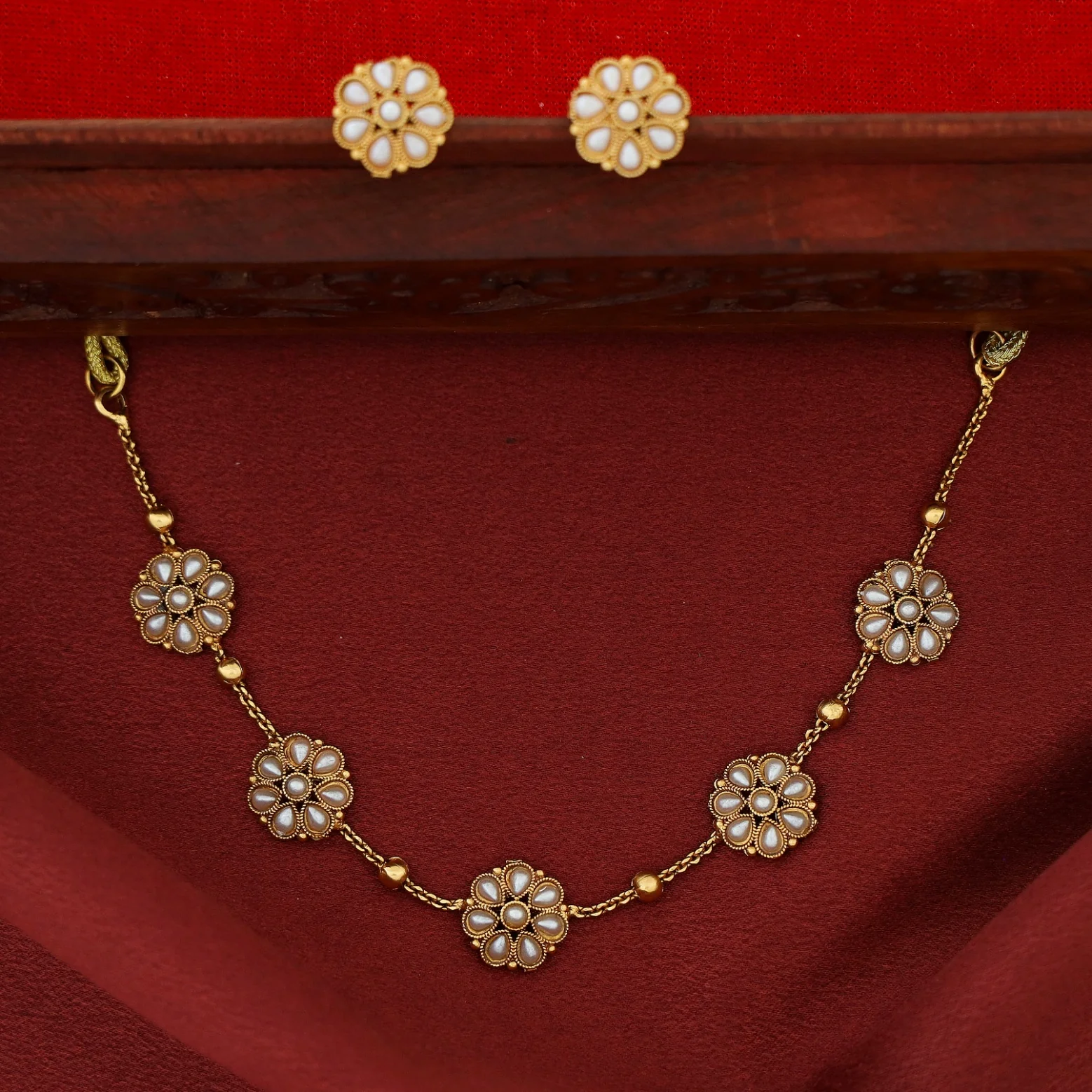 Trinayani 5 Flower Golden Ball Short Neckpiece With Stud - Image 4