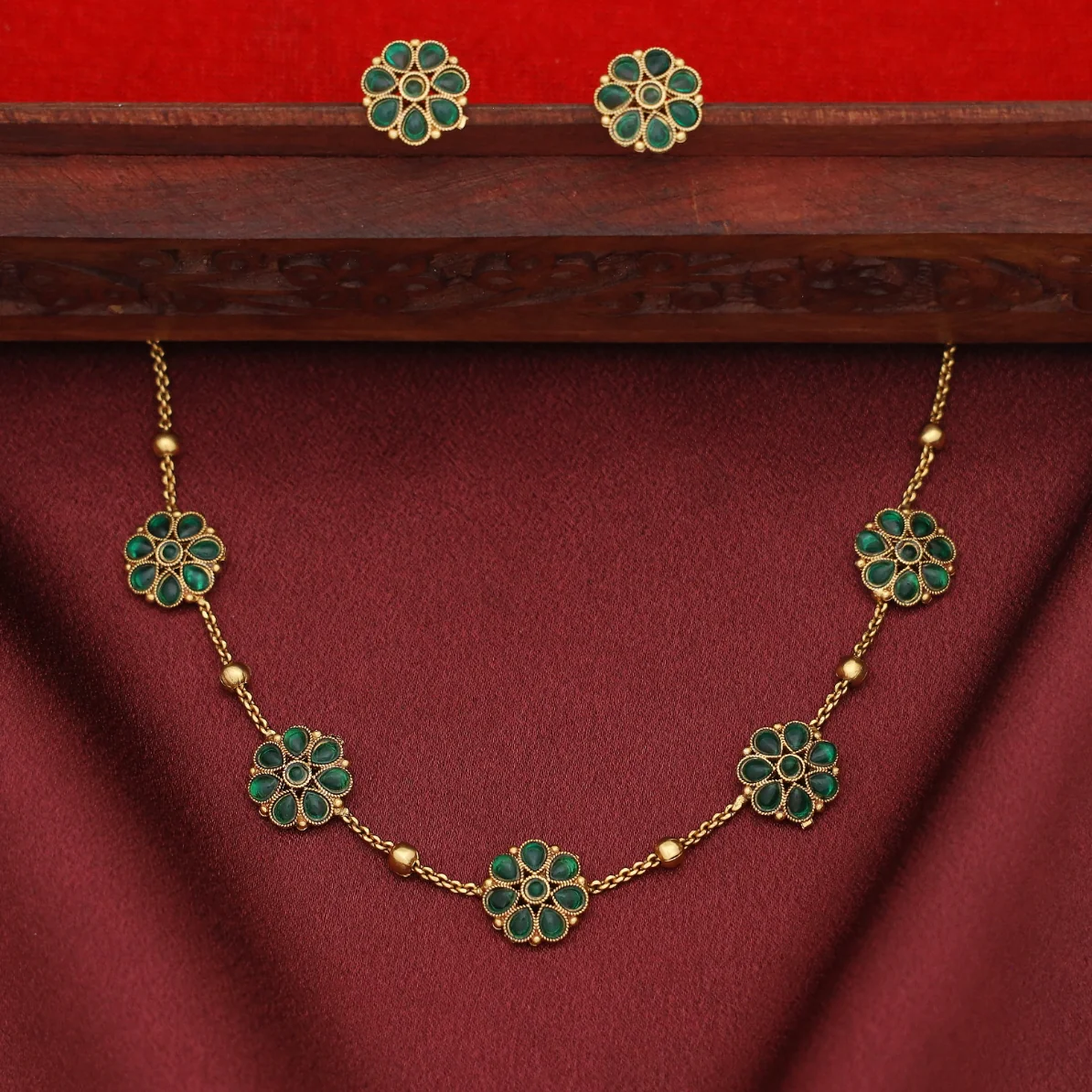 Trinayani 5 Flower Golden Ball Short Neckpiece With Stud - Image 5