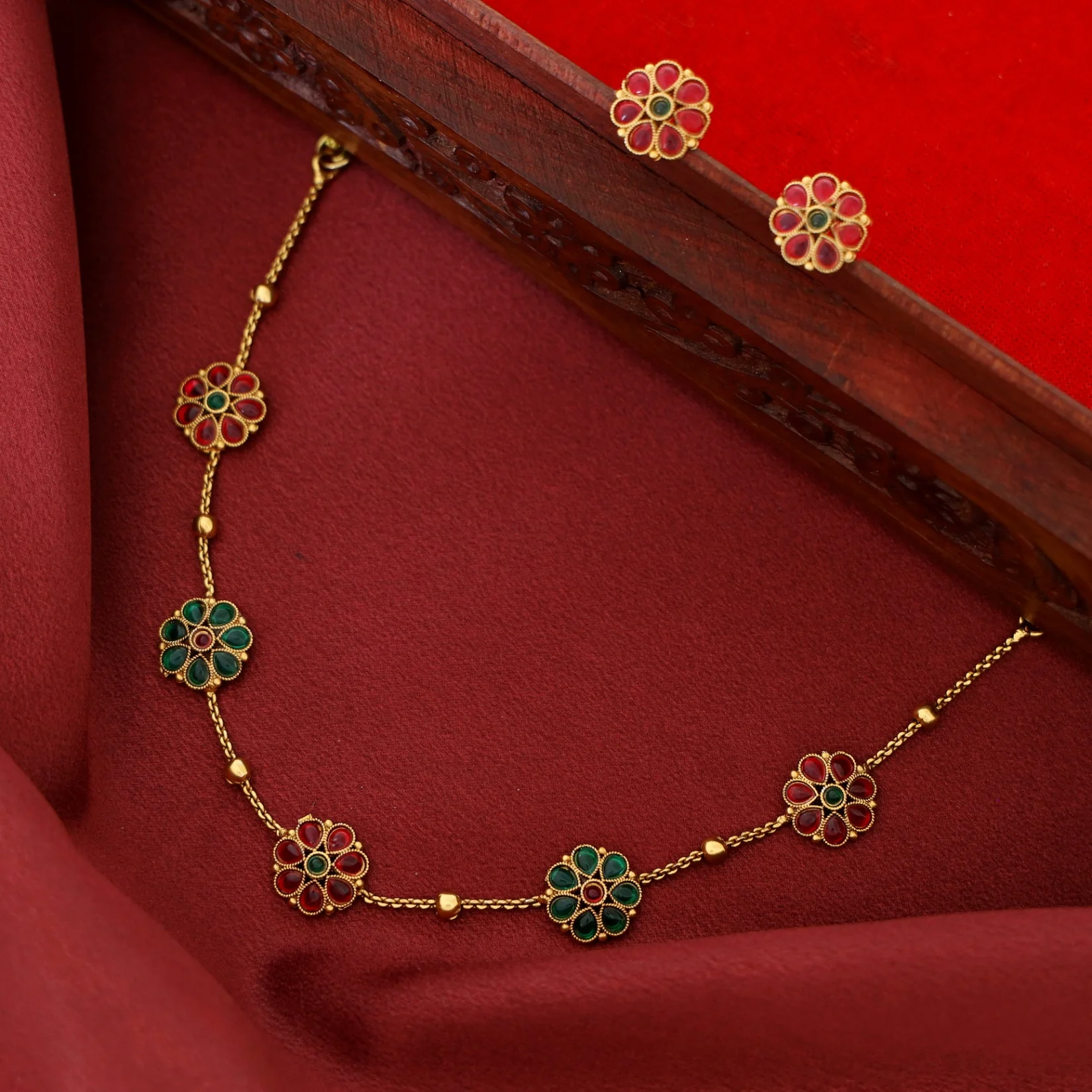 Trinayani 5 Flower Golden Ball Short Neckpiece With Stud - Image 6