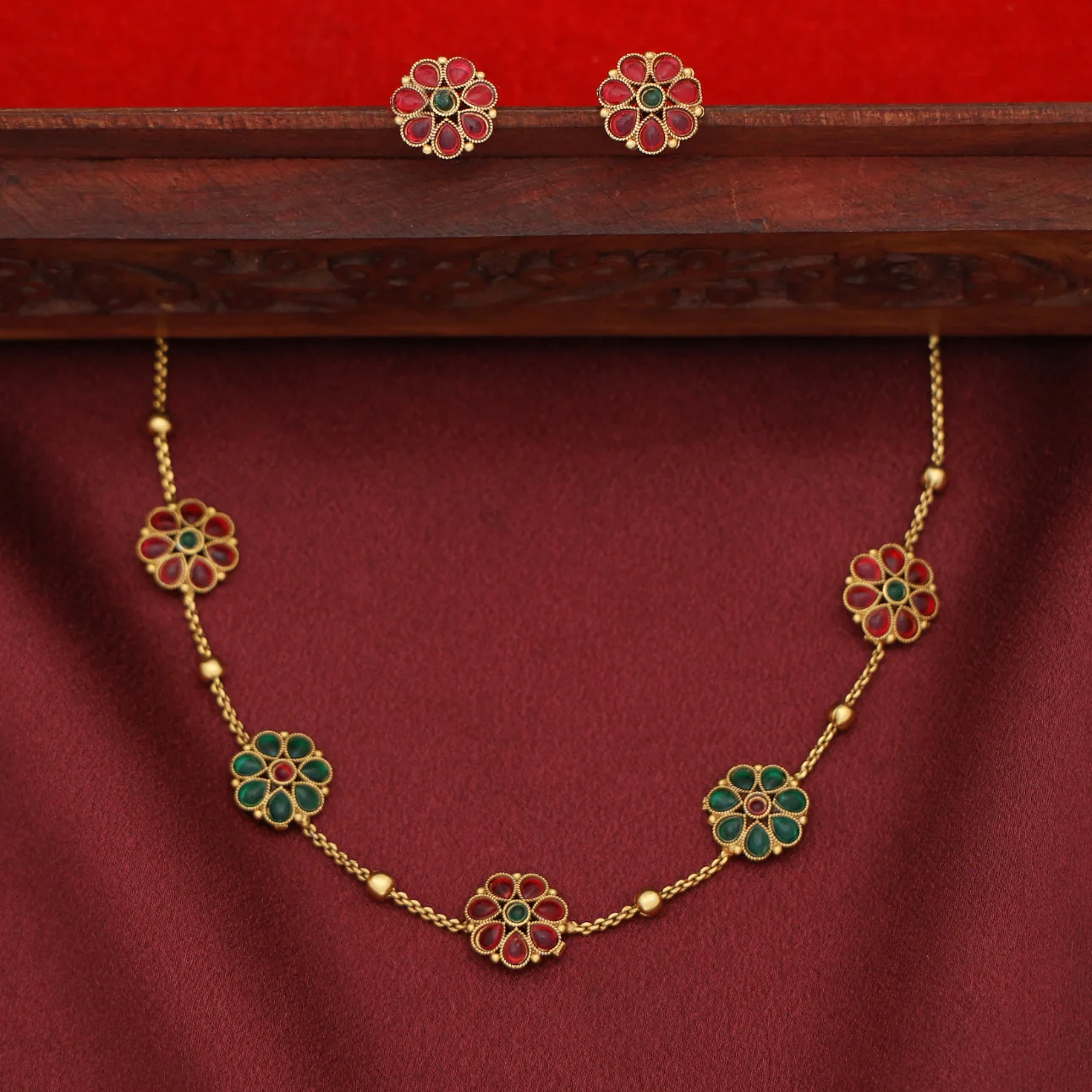 Trinayani 5 Flower Golden Ball Short Neckpiece With Stud - Image 7
