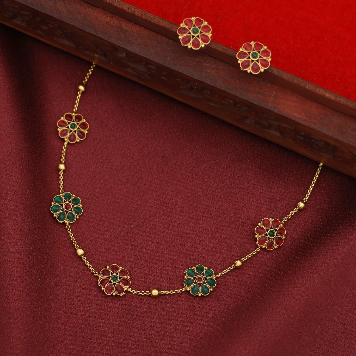 Trinayani 5 Flower Golden Ball Short Neckpiece With Stud - Image 8