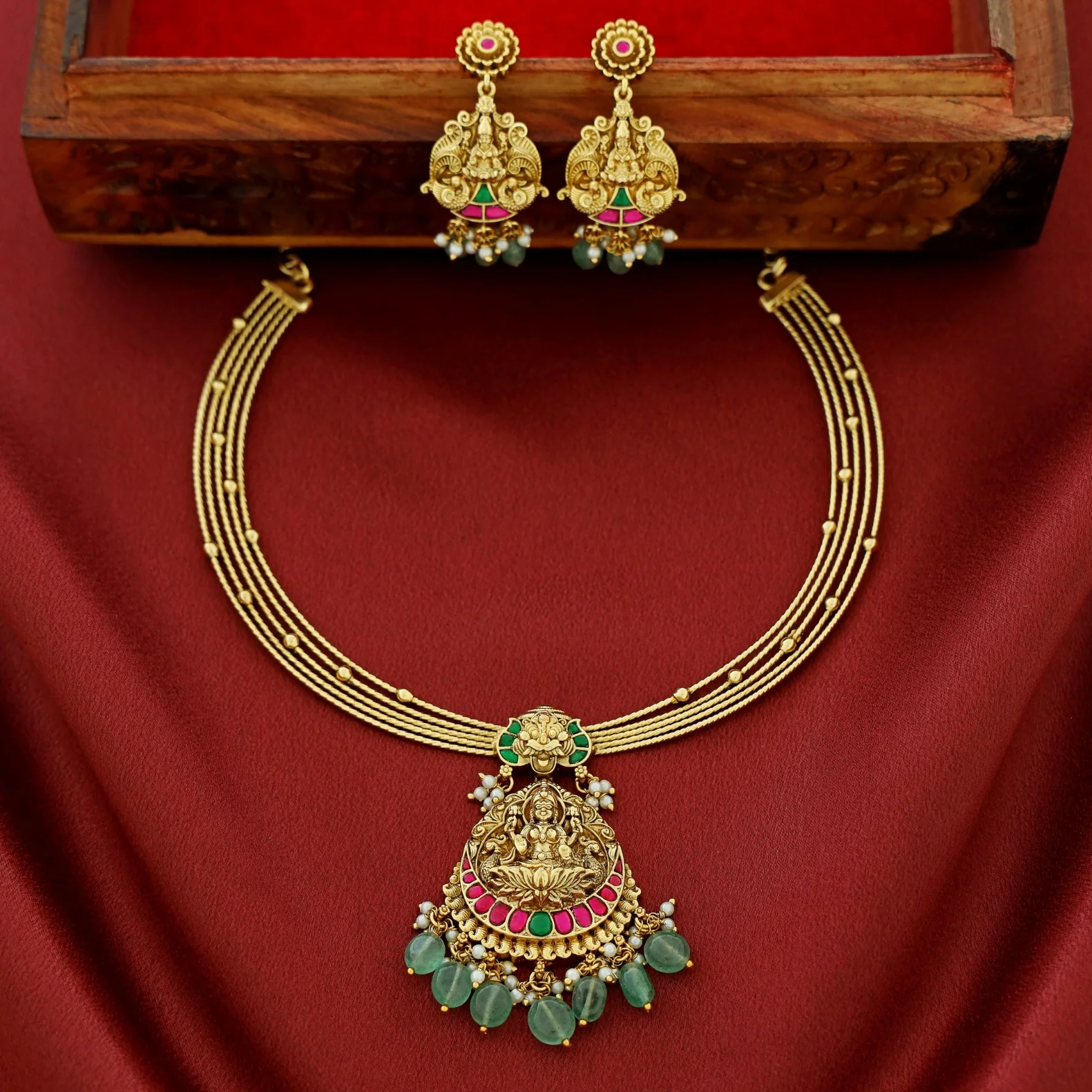 Trinetra Devi 5 Layer Jadau Kundan Neckpiece With Earring - Image 2