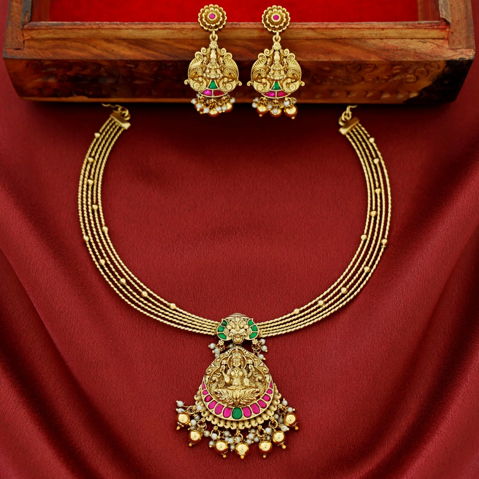 Trinetra Devi 5 Layer Jadau Kundan Neckpiece With Earring - Image 4