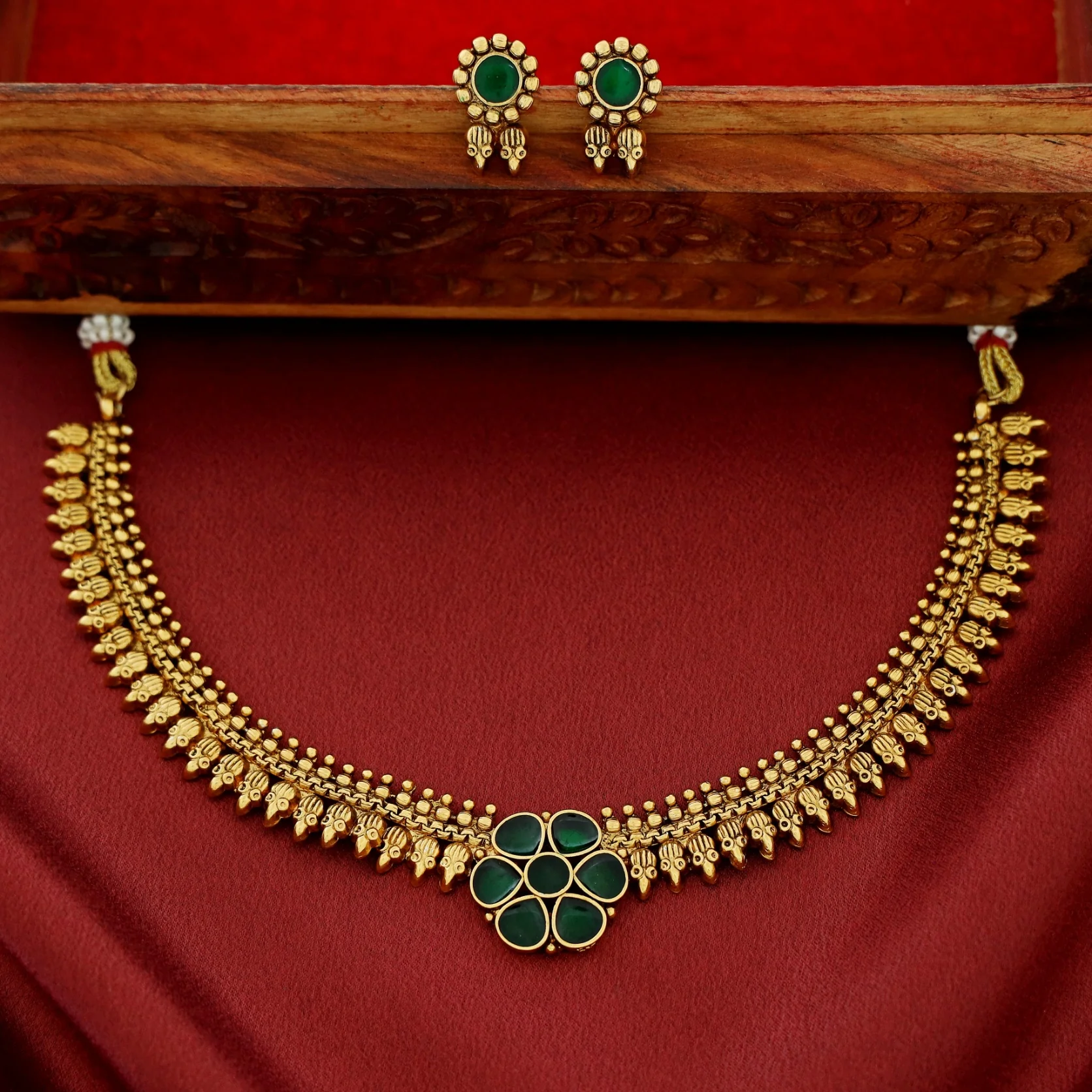 Trishana Enamel Flower Short Neckpiece With Earring - Image 2