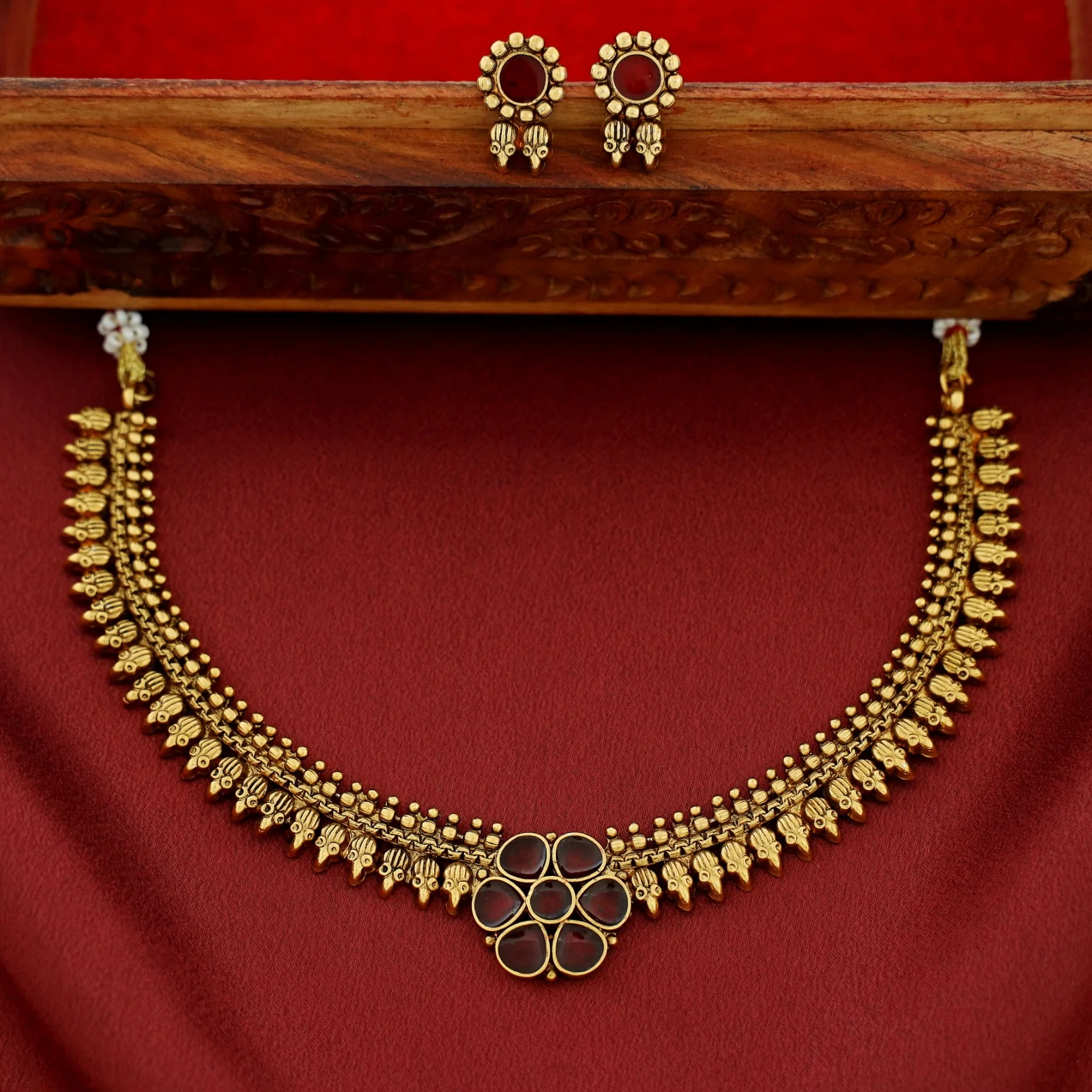 Trishana Enamel Flower Short Neckpiece With Earring - Image 3