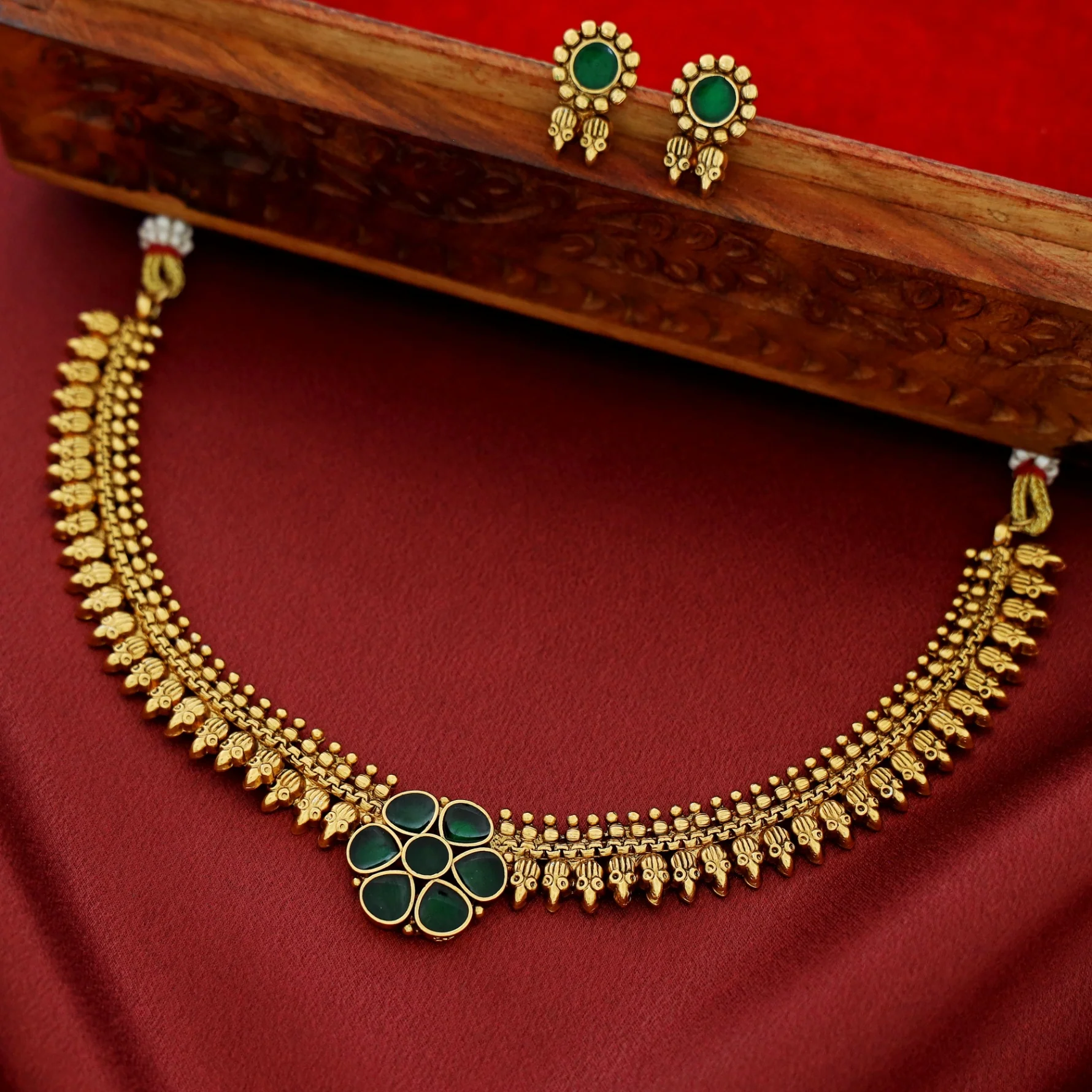 Trishana Enamel Flower Short Neckpiece With Earring - Image 5