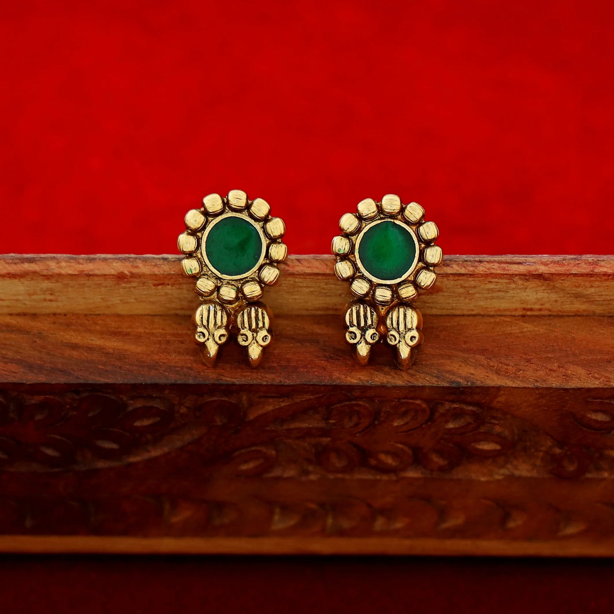 Trishana Enamel Flower Short Neckpiece With Earring - Image 6
