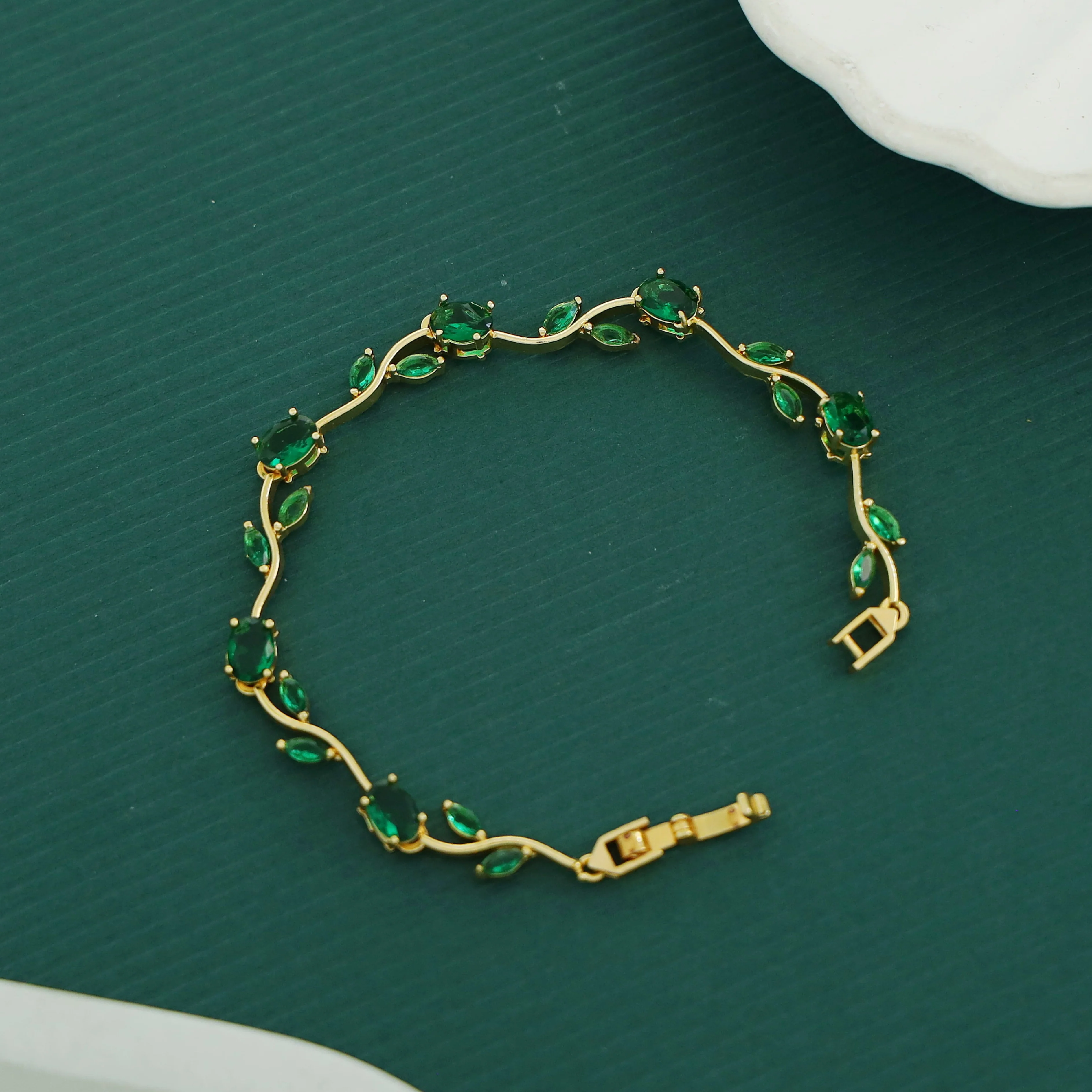 Tulip Glossy Claw Bracelet - Image 4