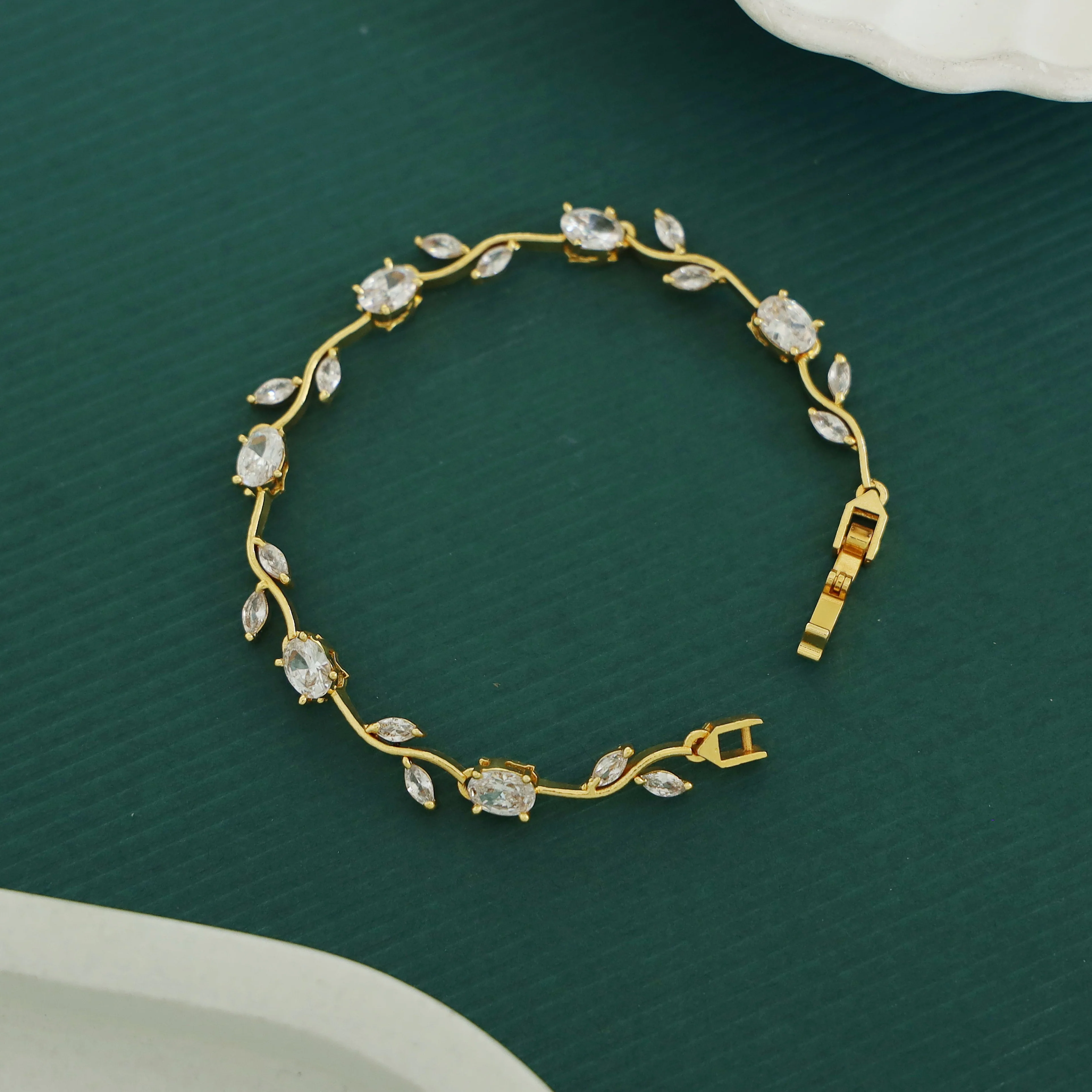 Tulip Glossy Claw Bracelet - Image 5