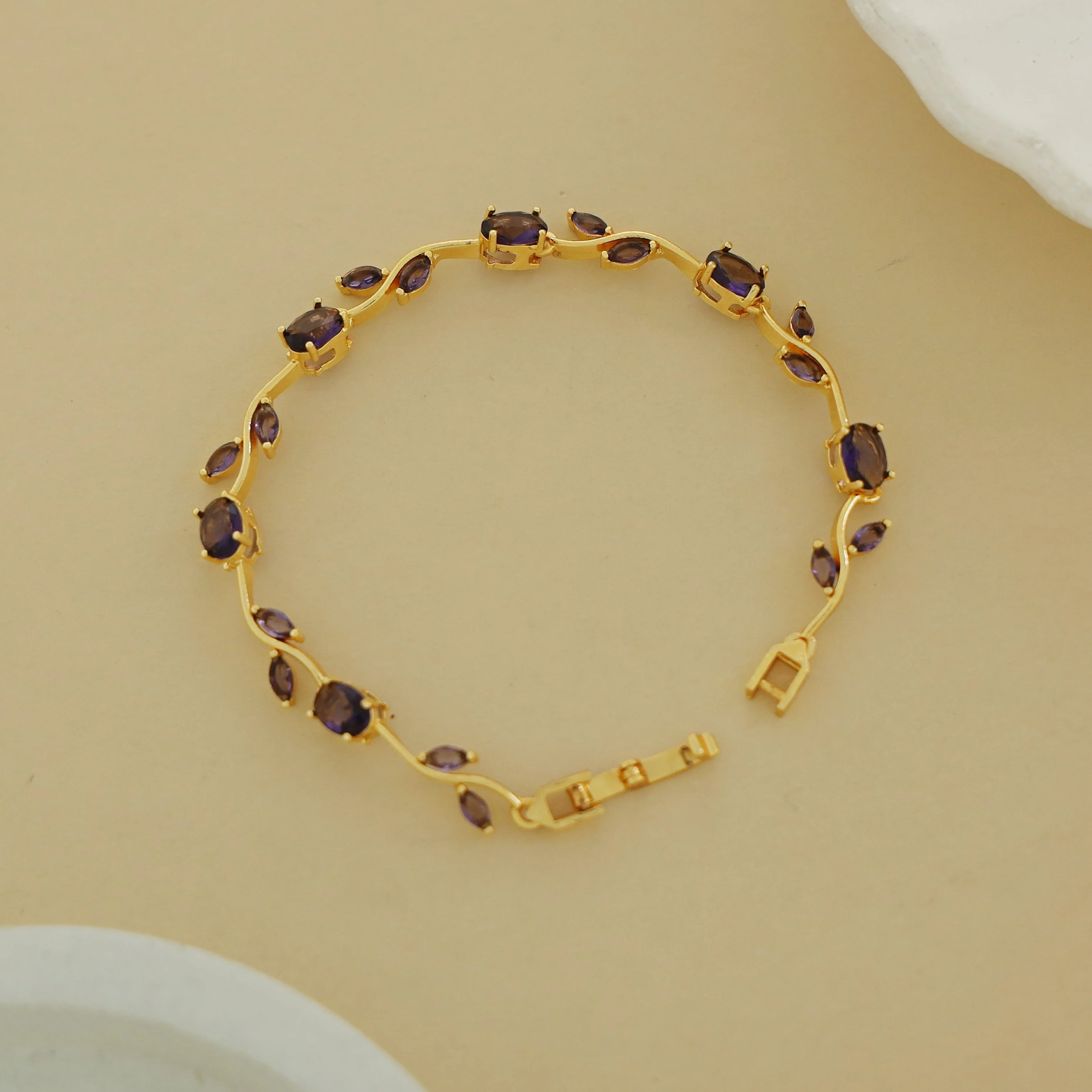 Tulip Glossy Claw Bracelet - Image 7