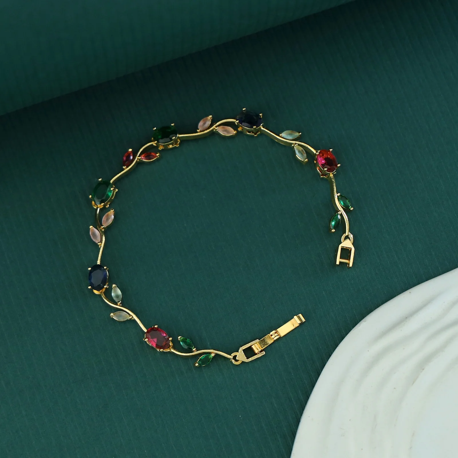 Tulip Glossy Claw Bracelet - Image 8