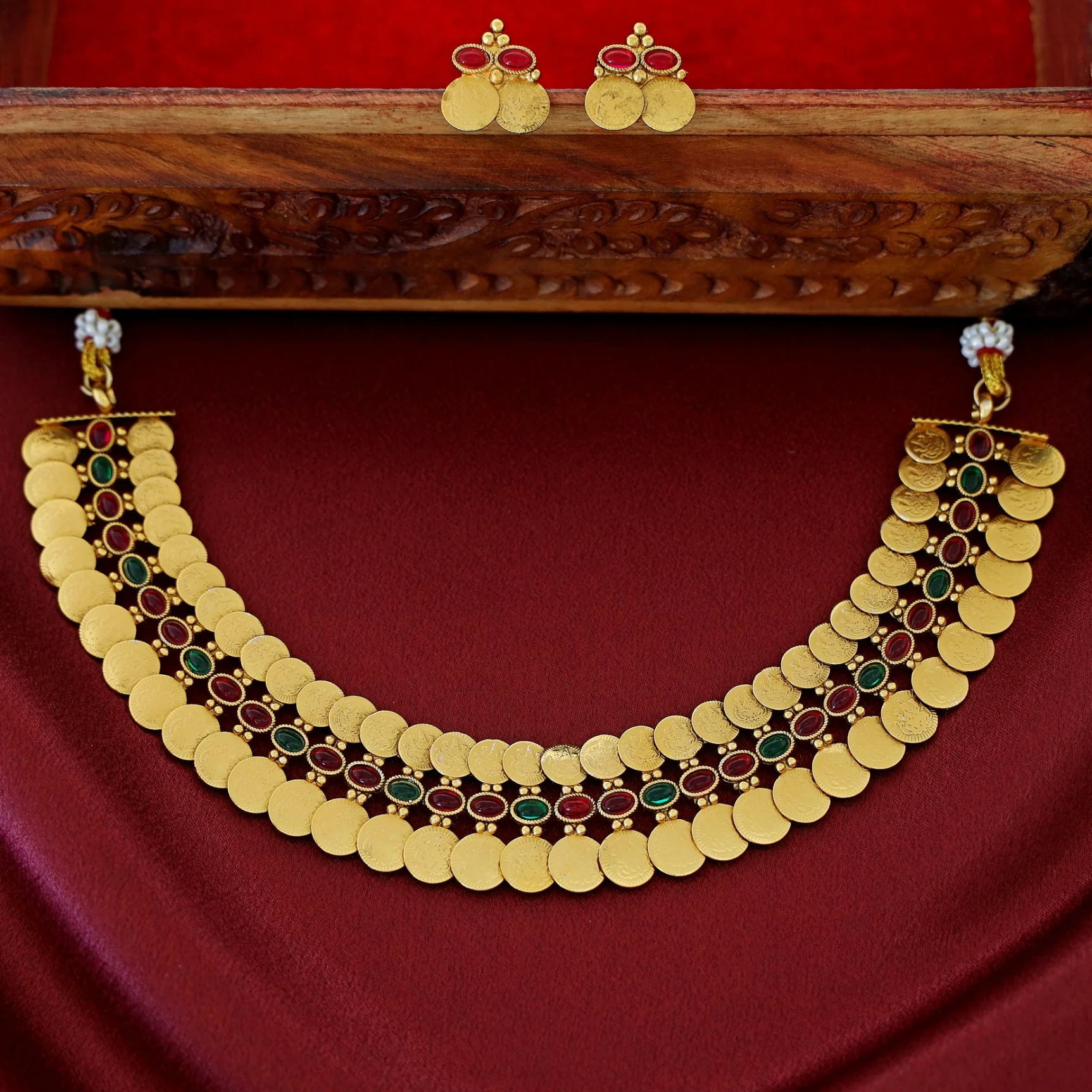 Hritvika Twin Kashi Oval Stone Short Neckpiece With Earring - Image 3